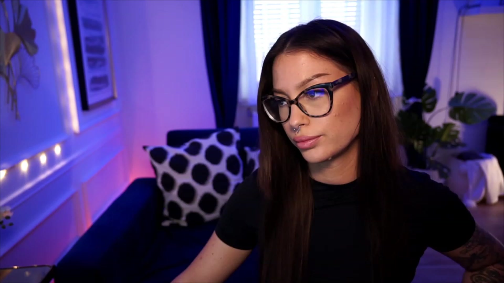 Gallery image thumbnail from blueexstacey's myfreecams stream on, 08/18/2023, 12:21 image 9 of 20