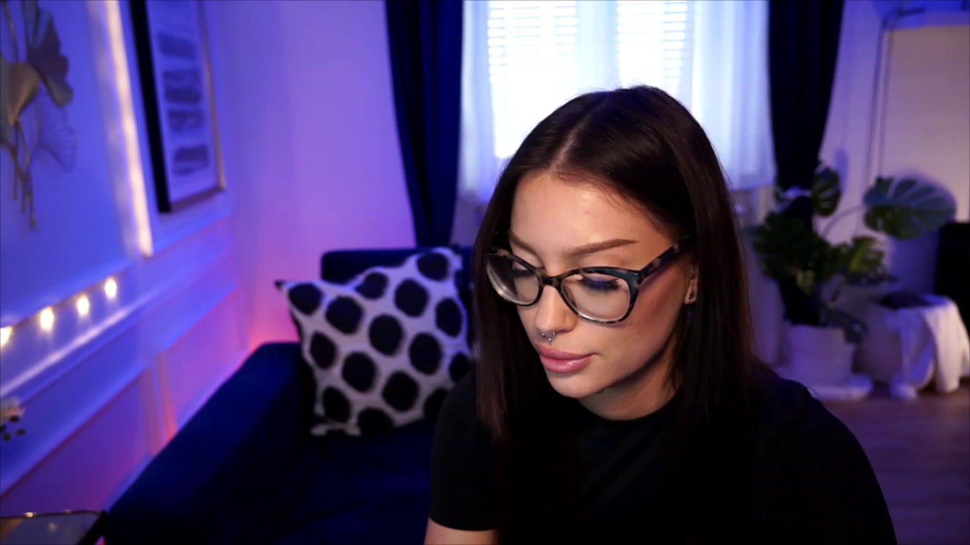 Gallery image thumbnail from blueexstacey's myfreecams stream on, 08/18/2023, 12:21 image 10 of 20