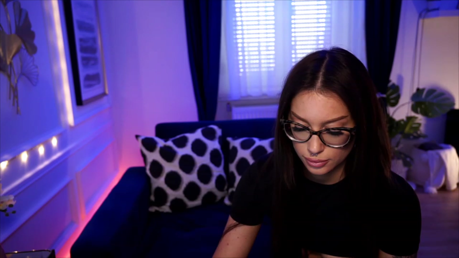 Gallery image thumbnail from blueexstacey's myfreecams stream on, 08/18/2023, 13:50 image 13 of 20