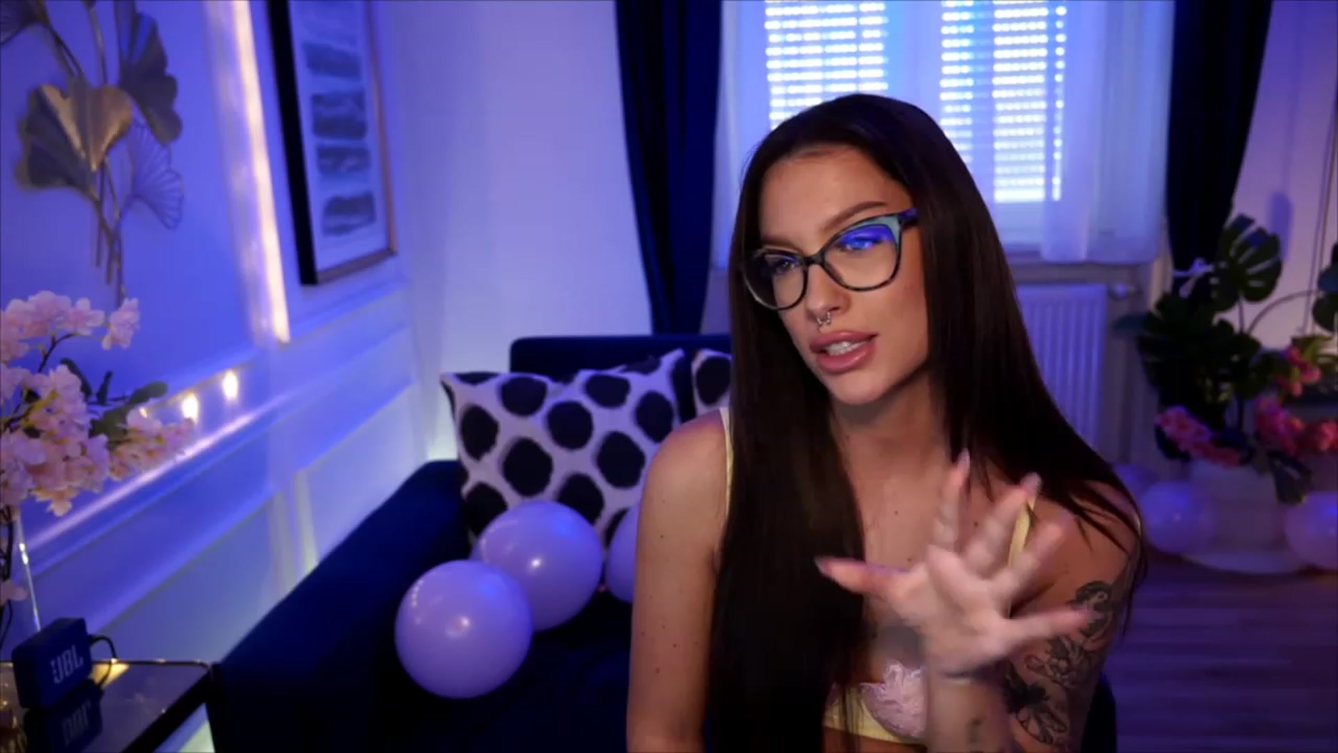Gallery image thumbnail from blueexstacey's myfreecams stream on, 08/19/2023, 12:32 image 5 of 20