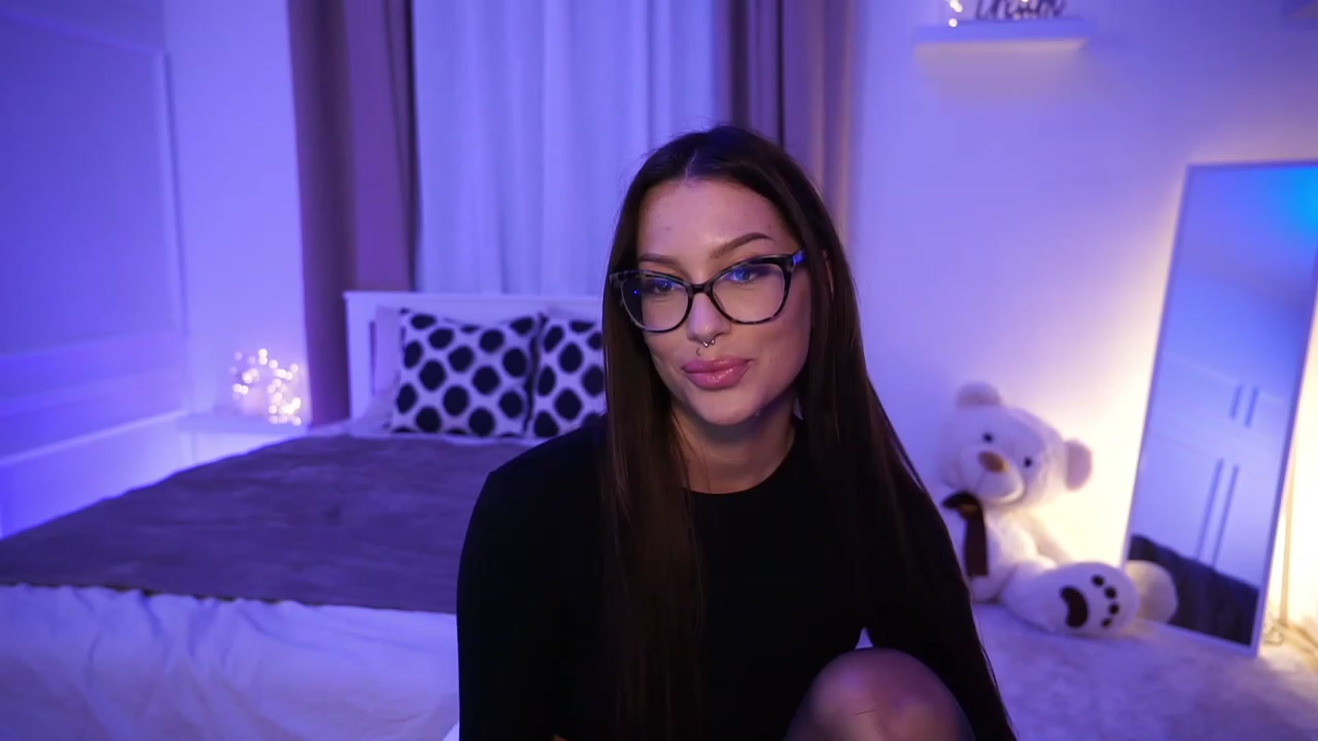 Gallery image thumbnail from blueexstacey's myfreecams stream on, 10/02/2023, 23:31 image 4 of 20