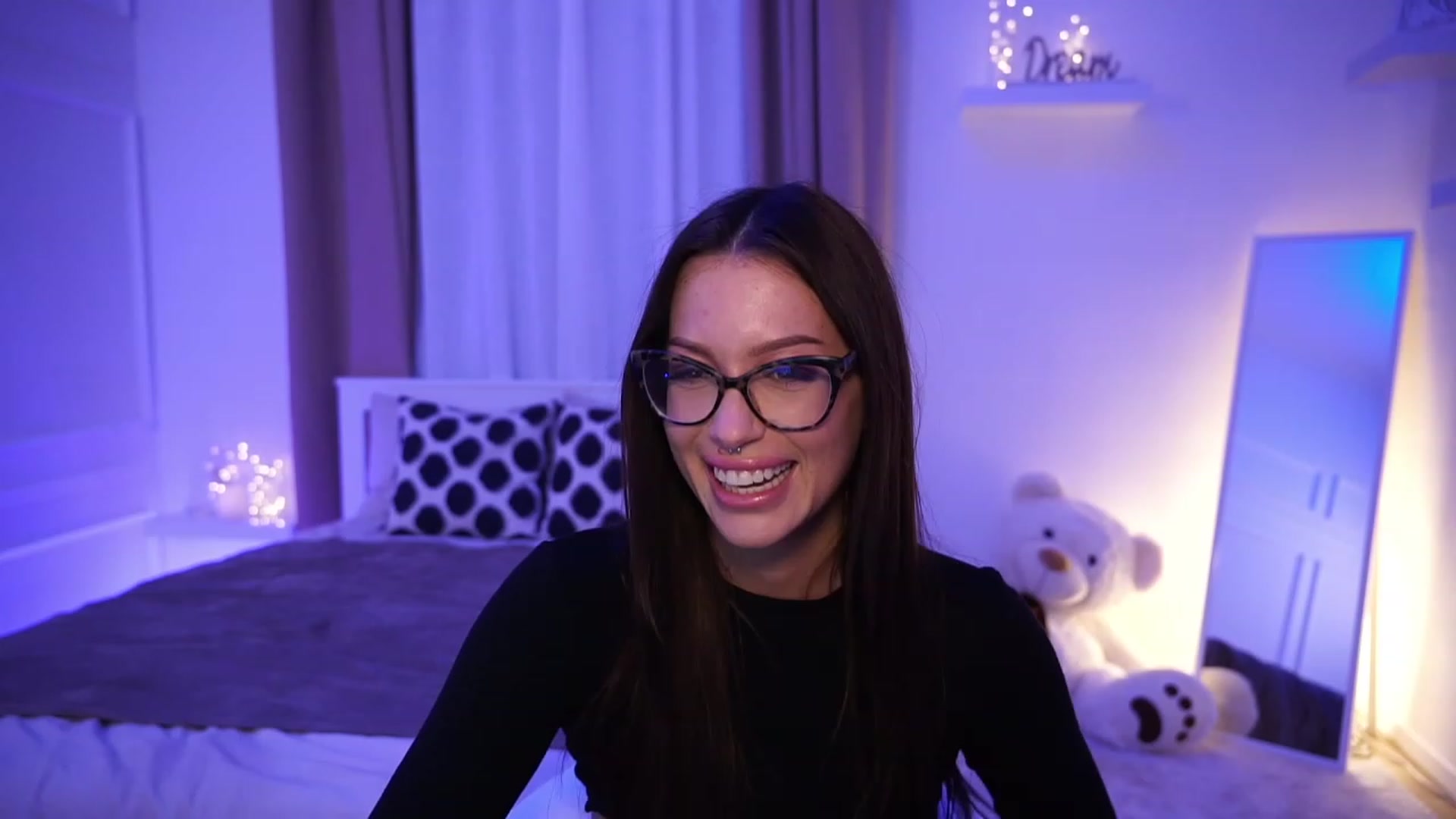 Gallery image thumbnail from blueexstacey's myfreecams stream on, 10/02/2023, 23:31 image 10 of 20