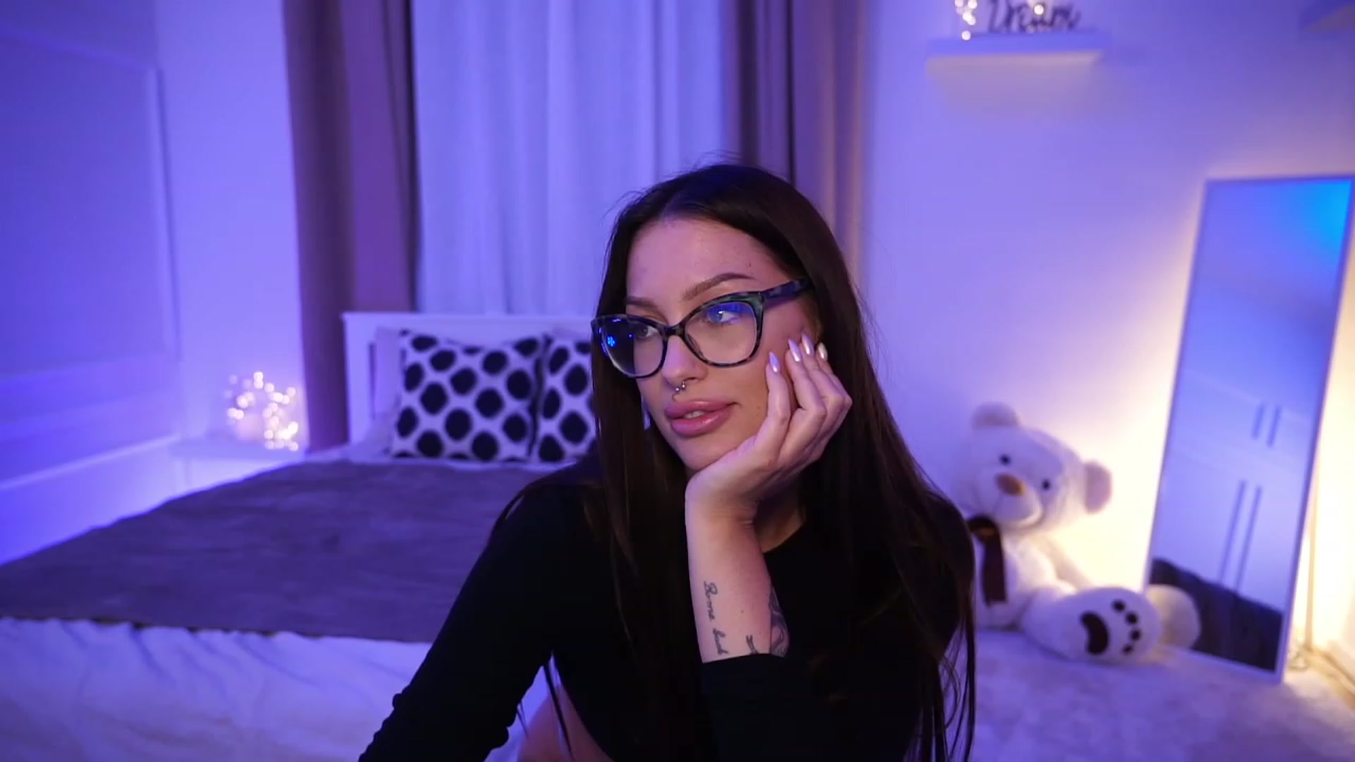 Gallery image thumbnail from blueexstacey's myfreecams stream on, 10/02/2023, 23:31 image 19 of 20