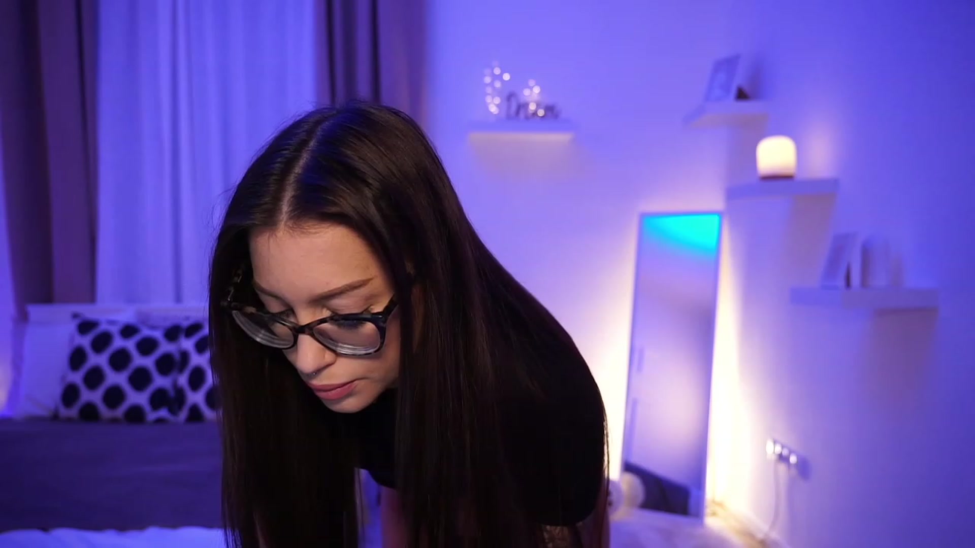 Gallery image thumbnail from blueexstacey's myfreecams stream on, 10/18/2023, 17:32 image 2 of 20
