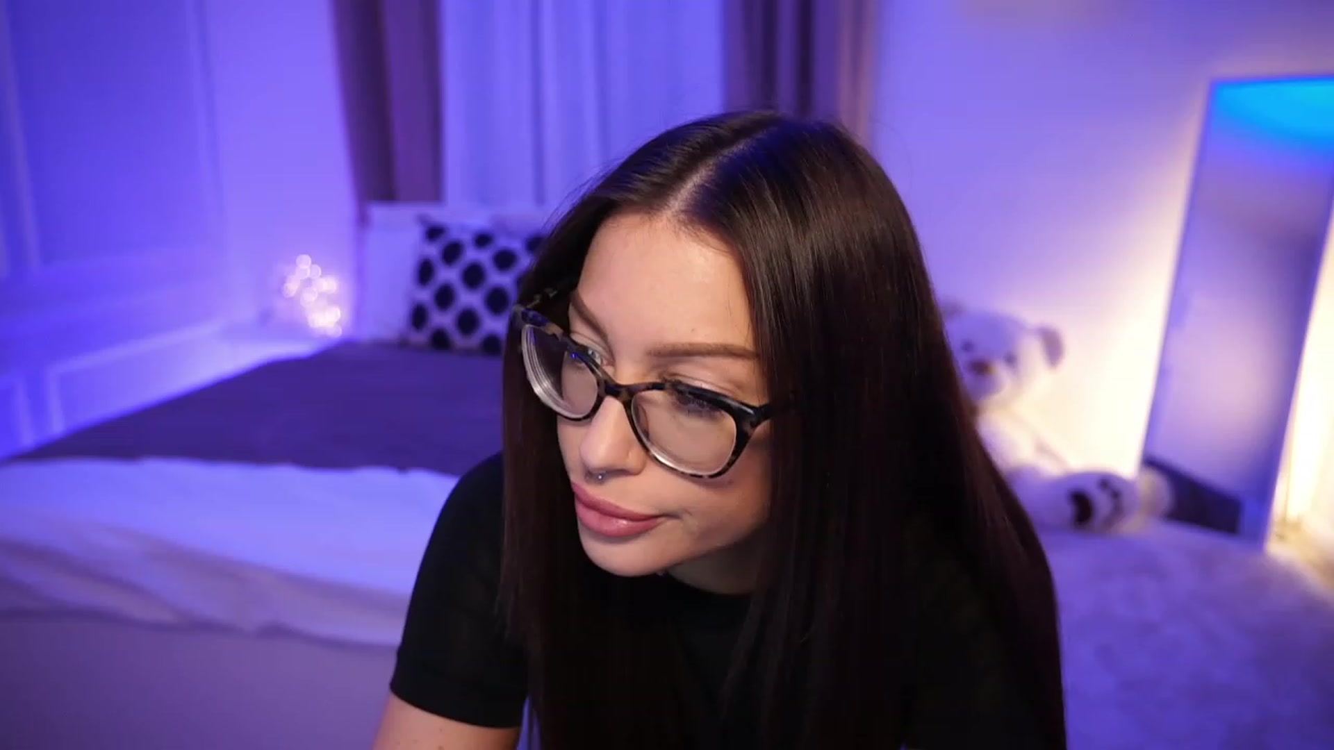 Gallery image thumbnail from blueexstacey's myfreecams stream on, 10/18/2023, 17:32 image 1 of 20