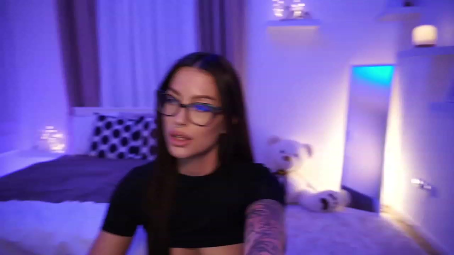 Gallery image thumbnail from blueexstacey's myfreecams stream on, 10/18/2023, 20:10 image 7 of 20