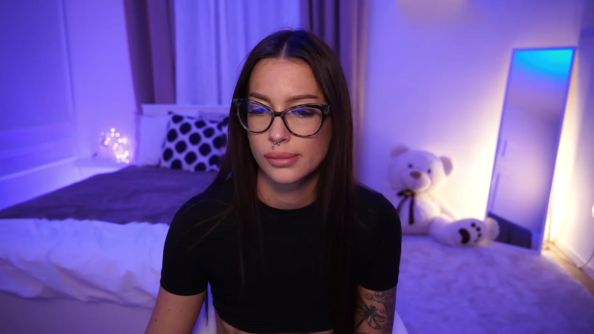 Gallery image thumbnail from blueexstacey's myfreecams stream on, 10/18/2023, 20:10 image 5 of 20