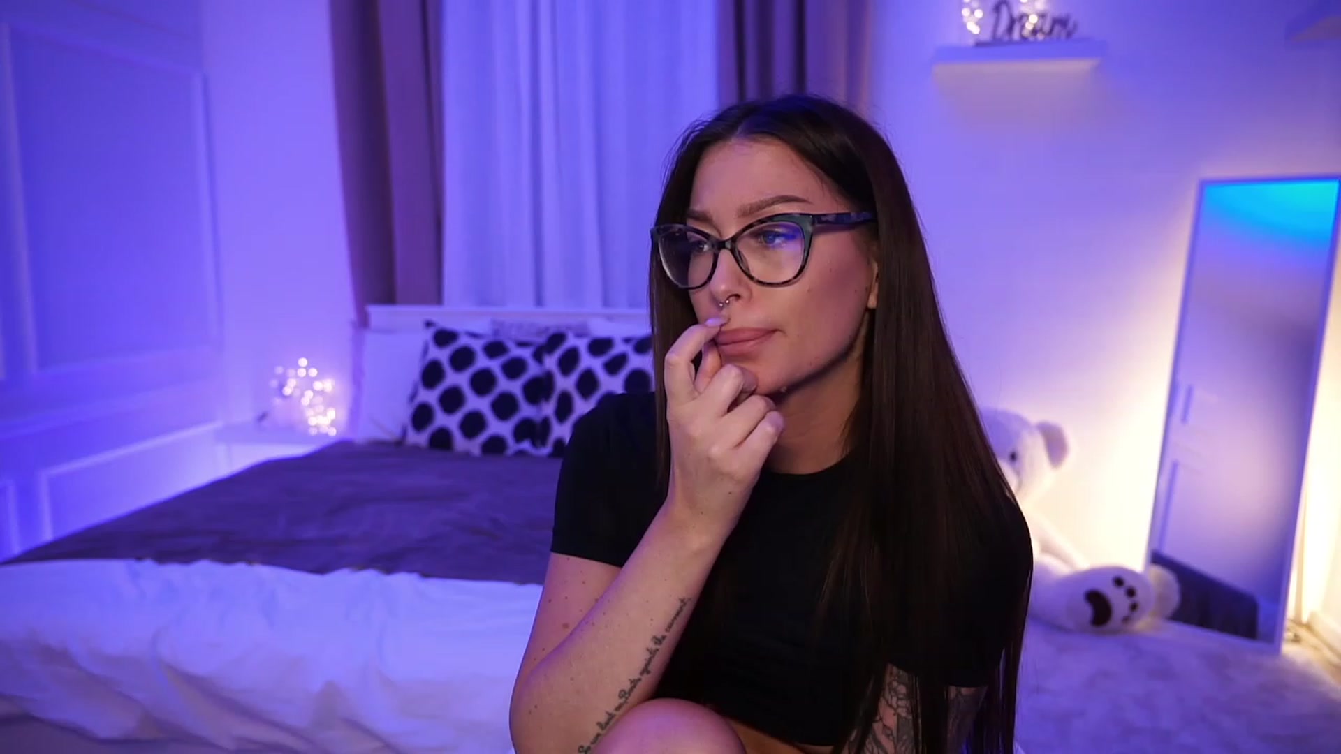 Gallery image thumbnail from blueexstacey's myfreecams stream on, 10/18/2023, 20:10 image 10 of 20