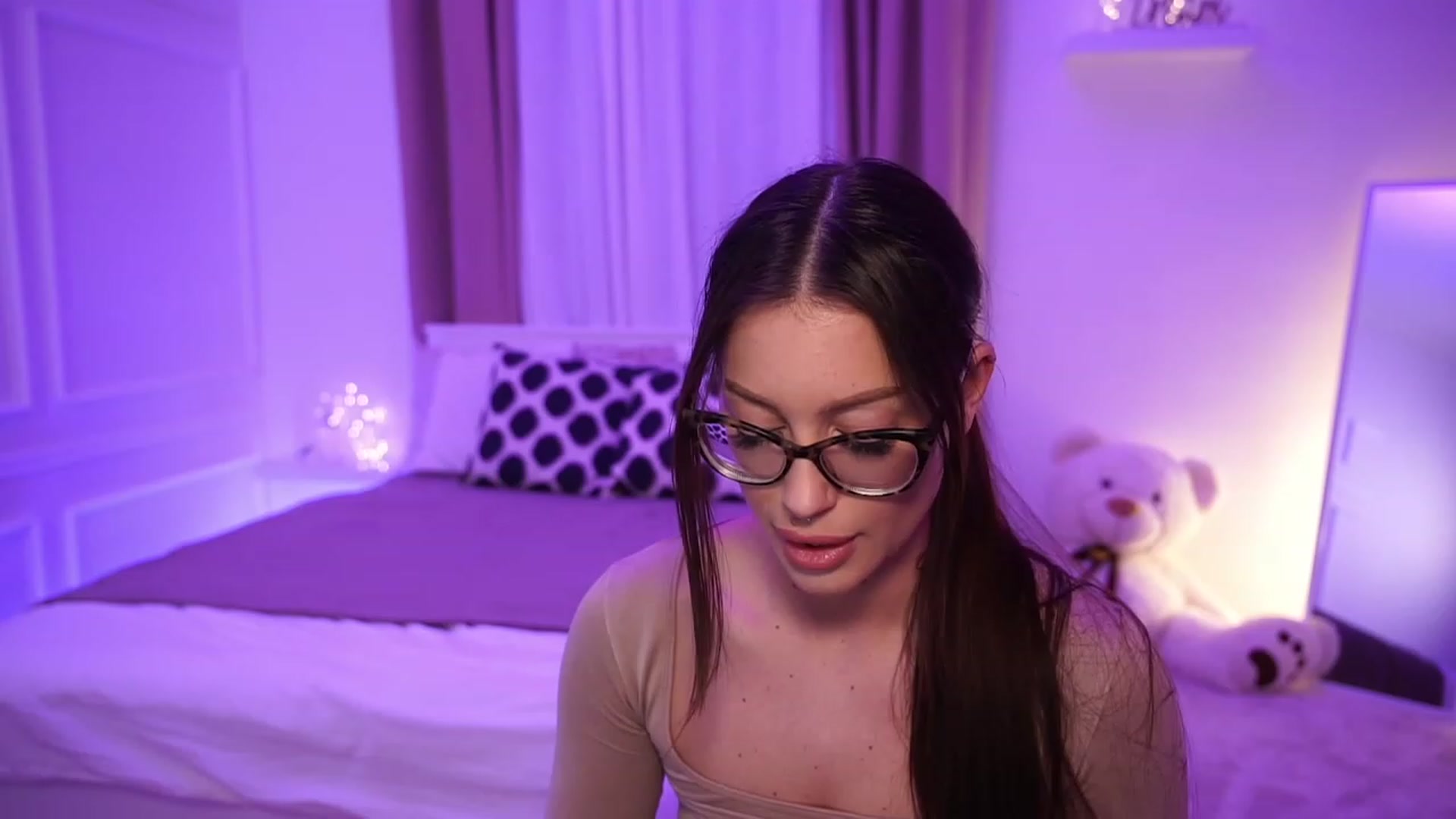 Gallery image thumbnail from blueexstacey's myfreecams stream on, 10/19/2023, 20:54 image 8 of 20