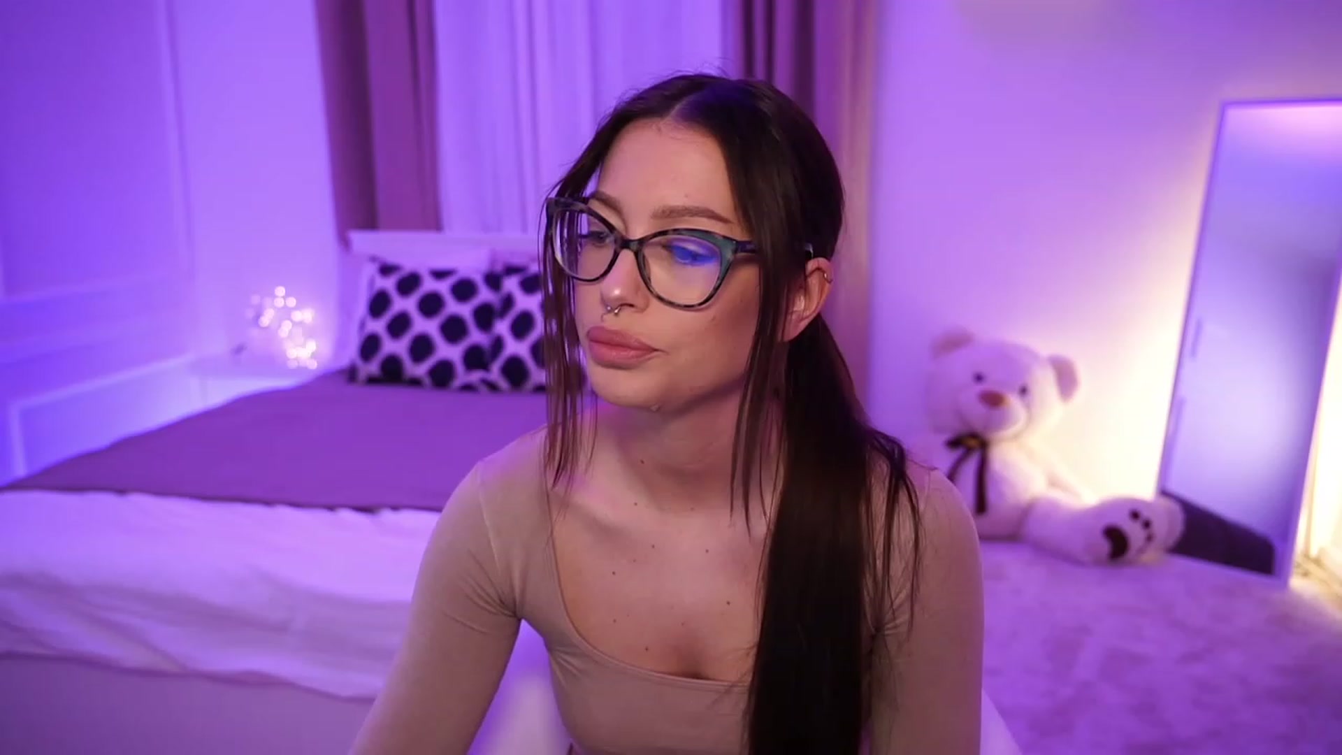 Gallery image thumbnail from blueexstacey's myfreecams stream on, 10/19/2023, 20:54 image 1 of 20