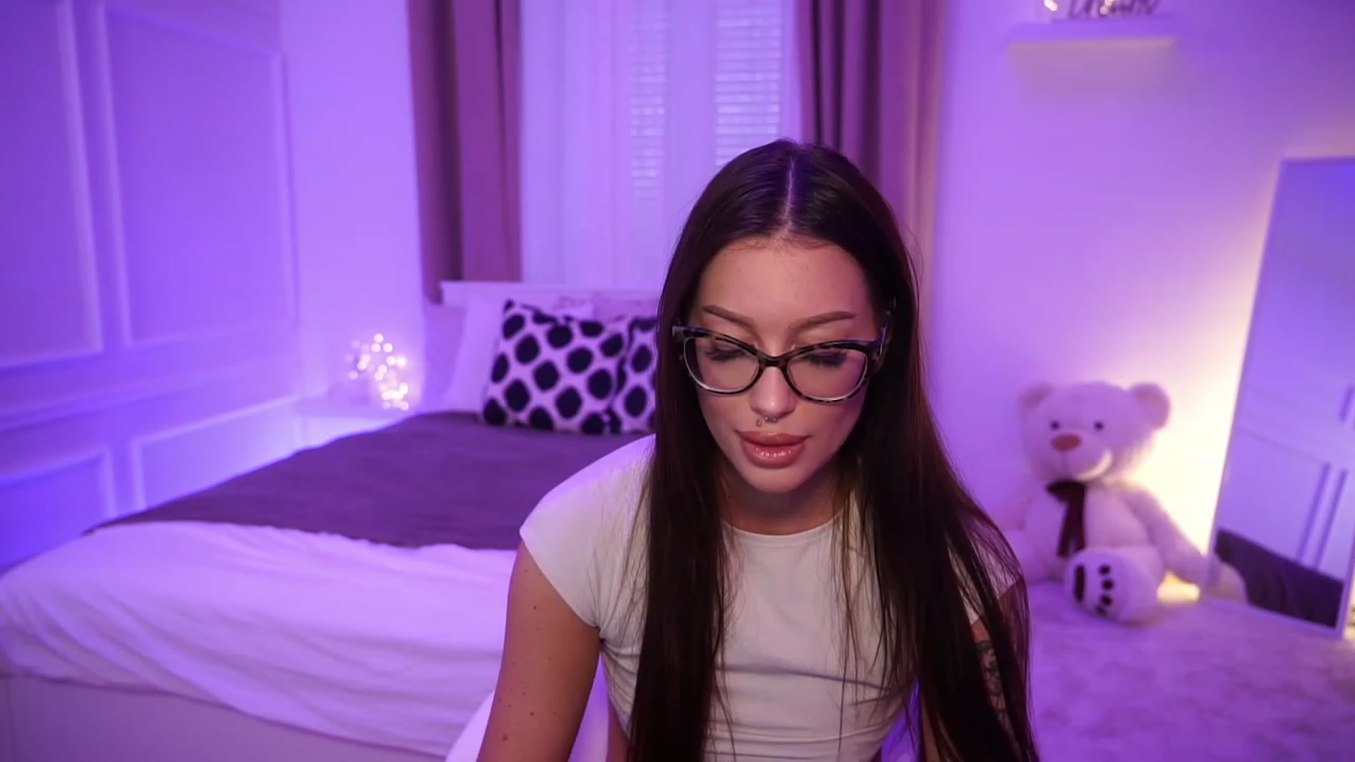 Gallery image thumbnail from blueexstacey's myfreecams stream on, 10/22/2023, 11:21 image 12 of 20