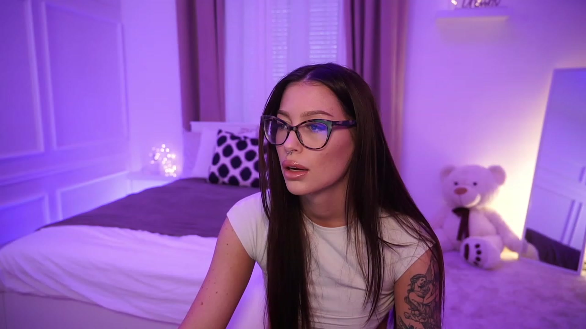 Gallery image thumbnail from blueexstacey's myfreecams stream on, 10/22/2023, 11:21 image 13 of 20