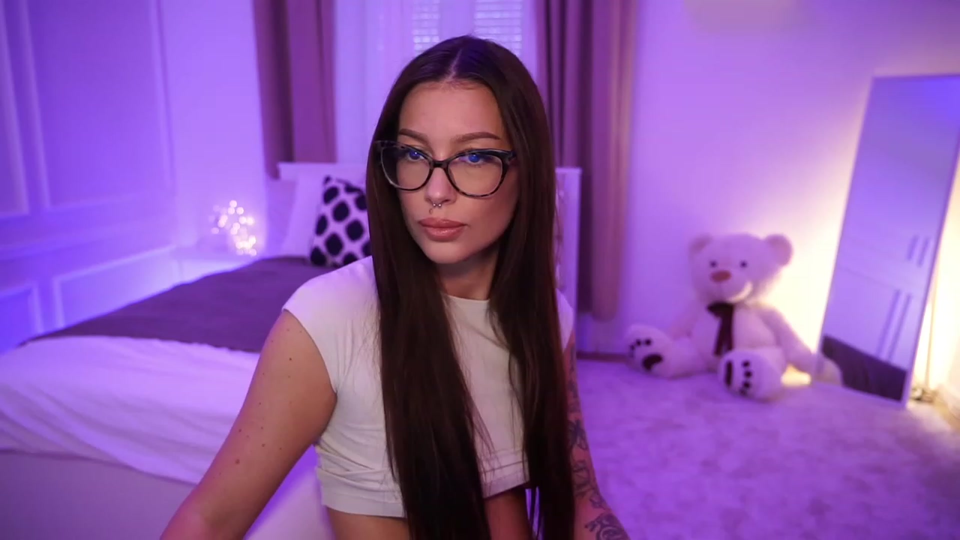 Gallery image thumbnail from blueexstacey's myfreecams stream on, 10/22/2023, 11:21 image 8 of 20