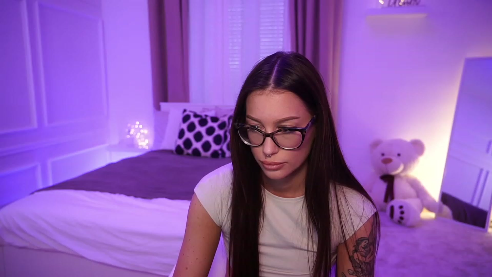 Gallery image thumbnail from blueexstacey's myfreecams stream on, 10/22/2023, 11:21 image 14 of 20