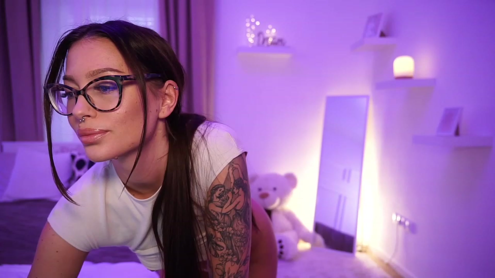 Gallery image thumbnail from blueexstacey's myfreecams stream on, 10/22/2023, 14:17 image 12 of 20
