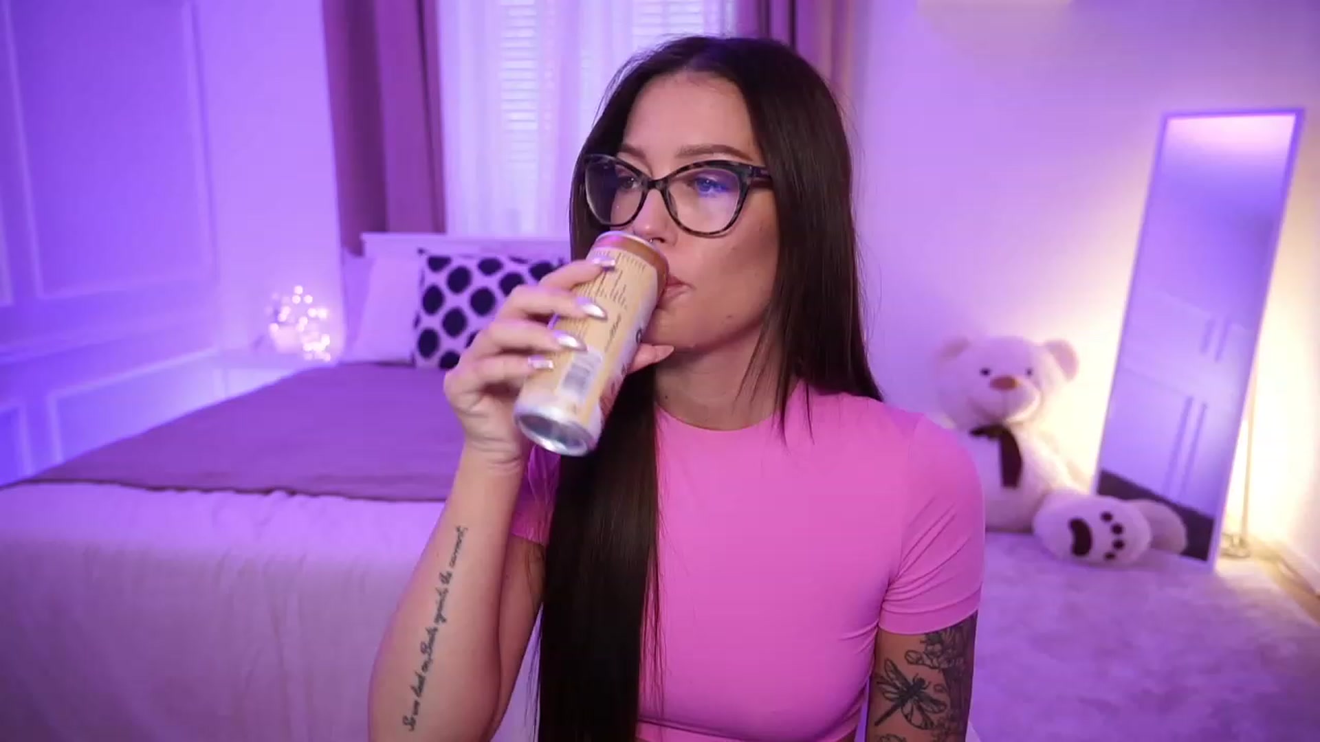 Gallery image thumbnail from blueexstacey's myfreecams stream on, 10/24/2023, 11:06 image 4 of 20
