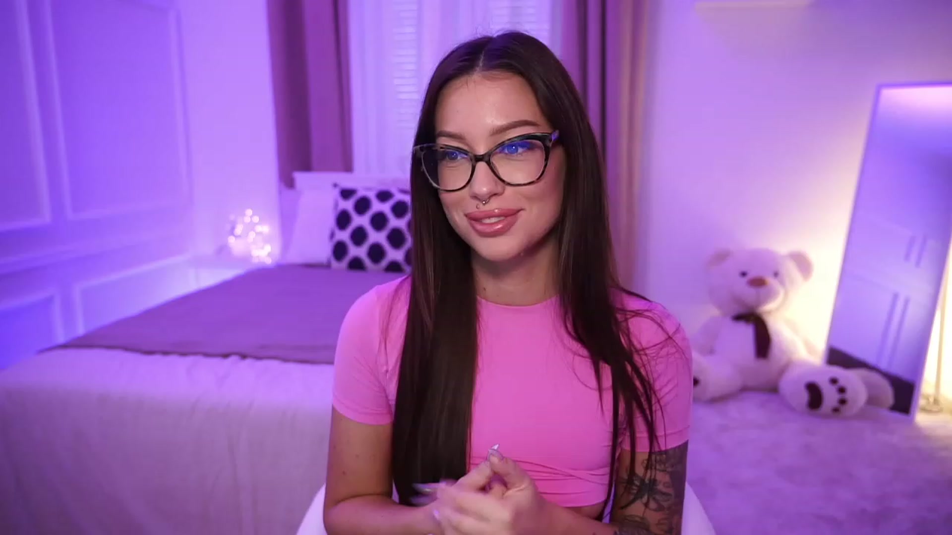 Gallery image thumbnail from blueexstacey's myfreecams stream on, 10/24/2023, 11:06 image 10 of 20
