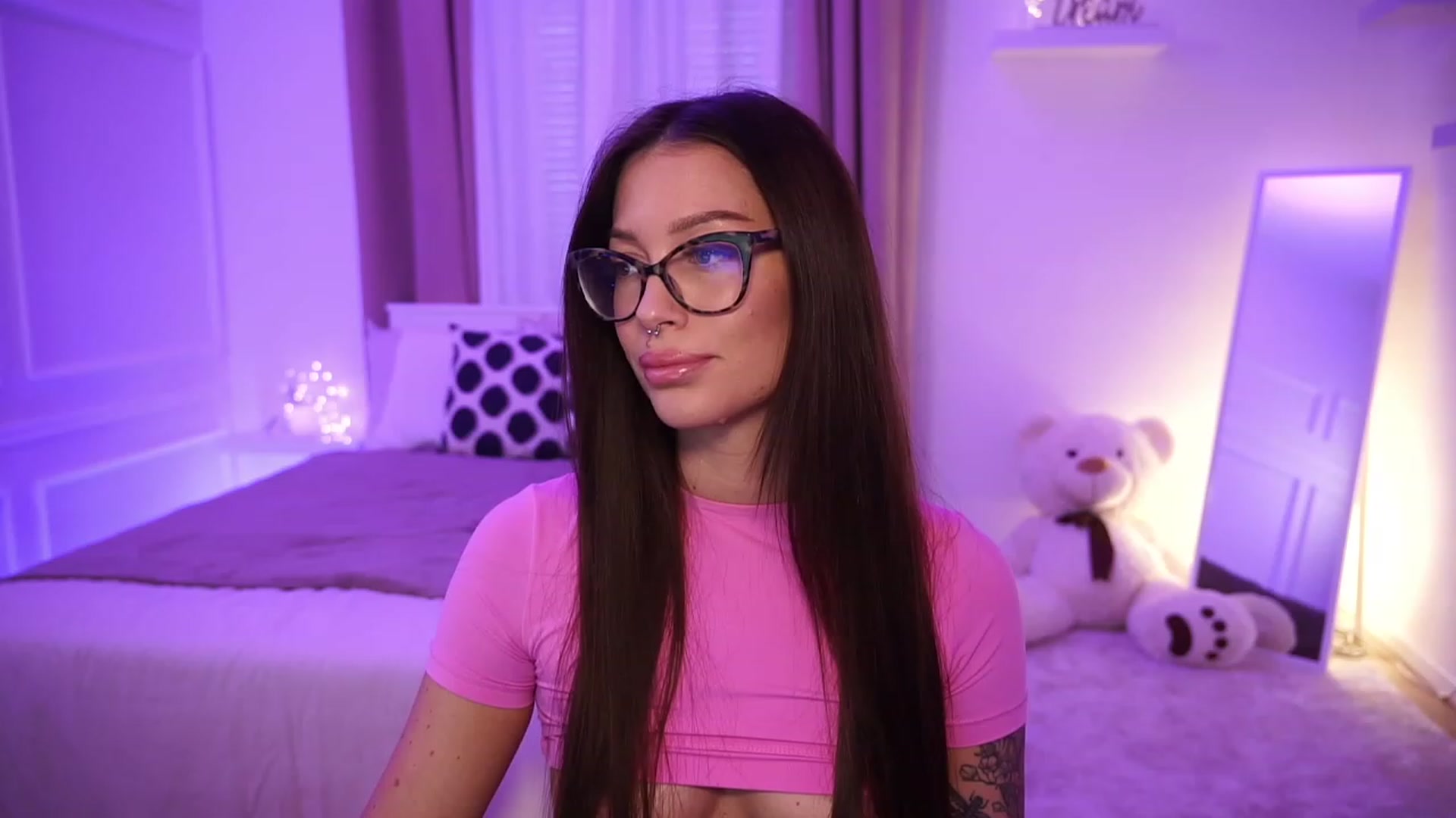 Gallery image thumbnail from blueexstacey's myfreecams stream on, 10/24/2023, 12:41 image 17 of 20