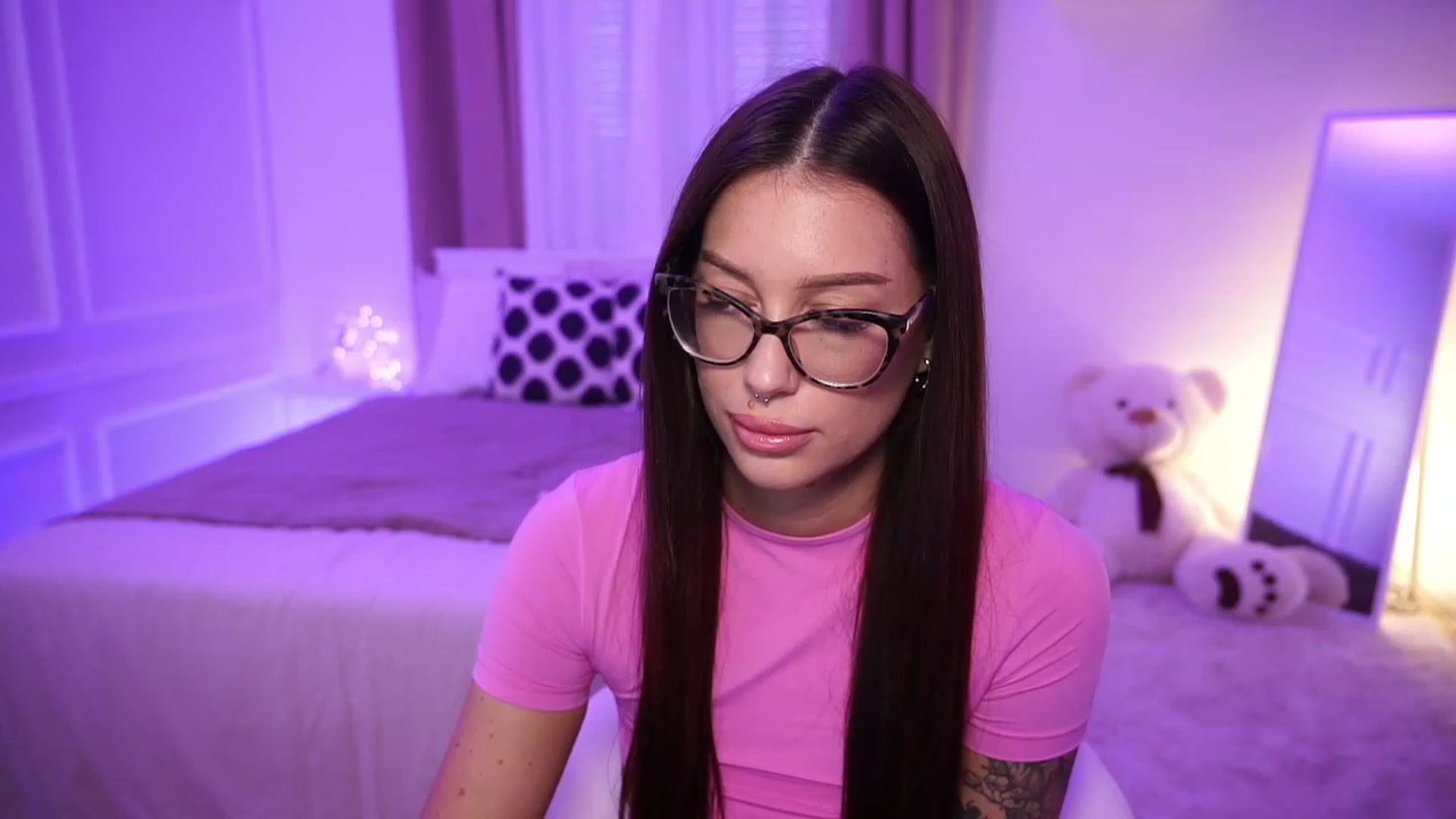 Gallery image thumbnail from blueexstacey's myfreecams stream on, 10/24/2023, 12:41 image 10 of 20
