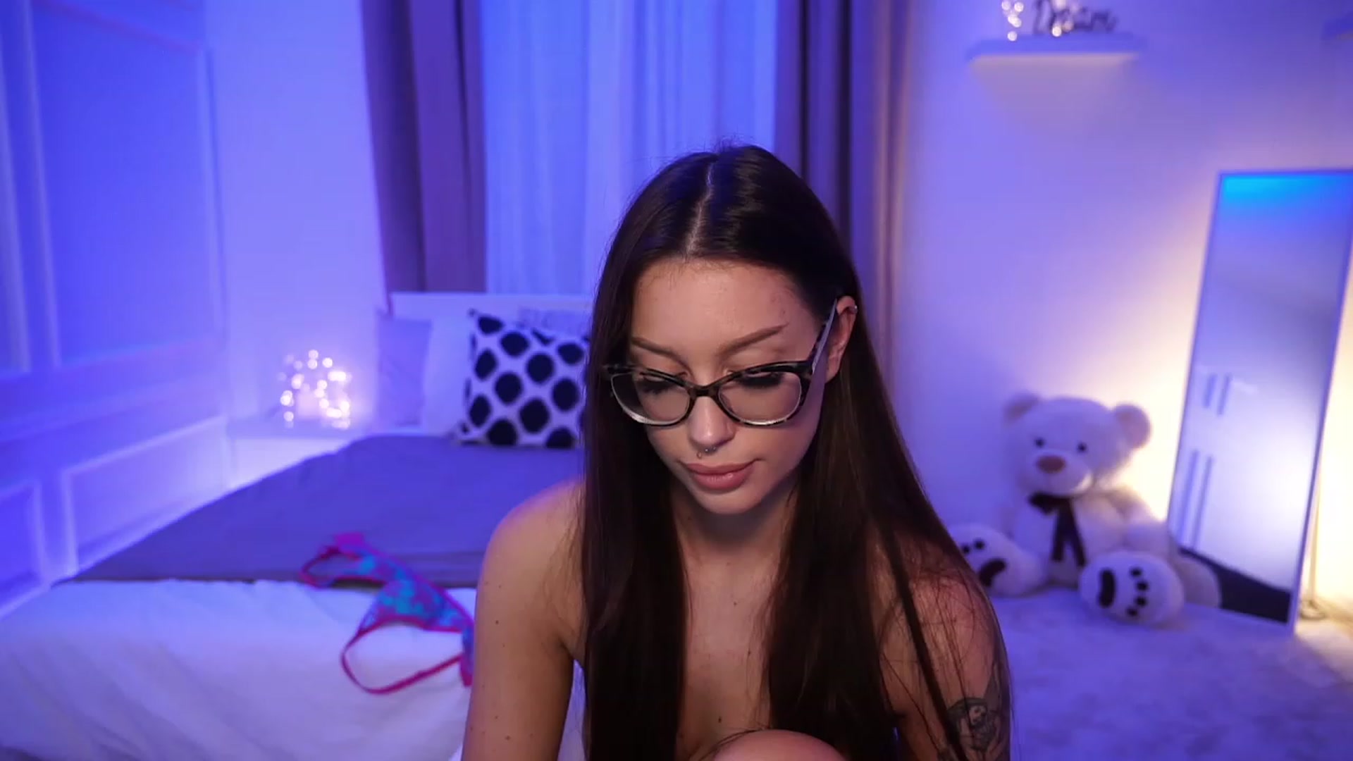 Gallery image thumbnail from blueexstacey's myfreecams stream on, 10/27/2023, 01:09 image 8 of 20