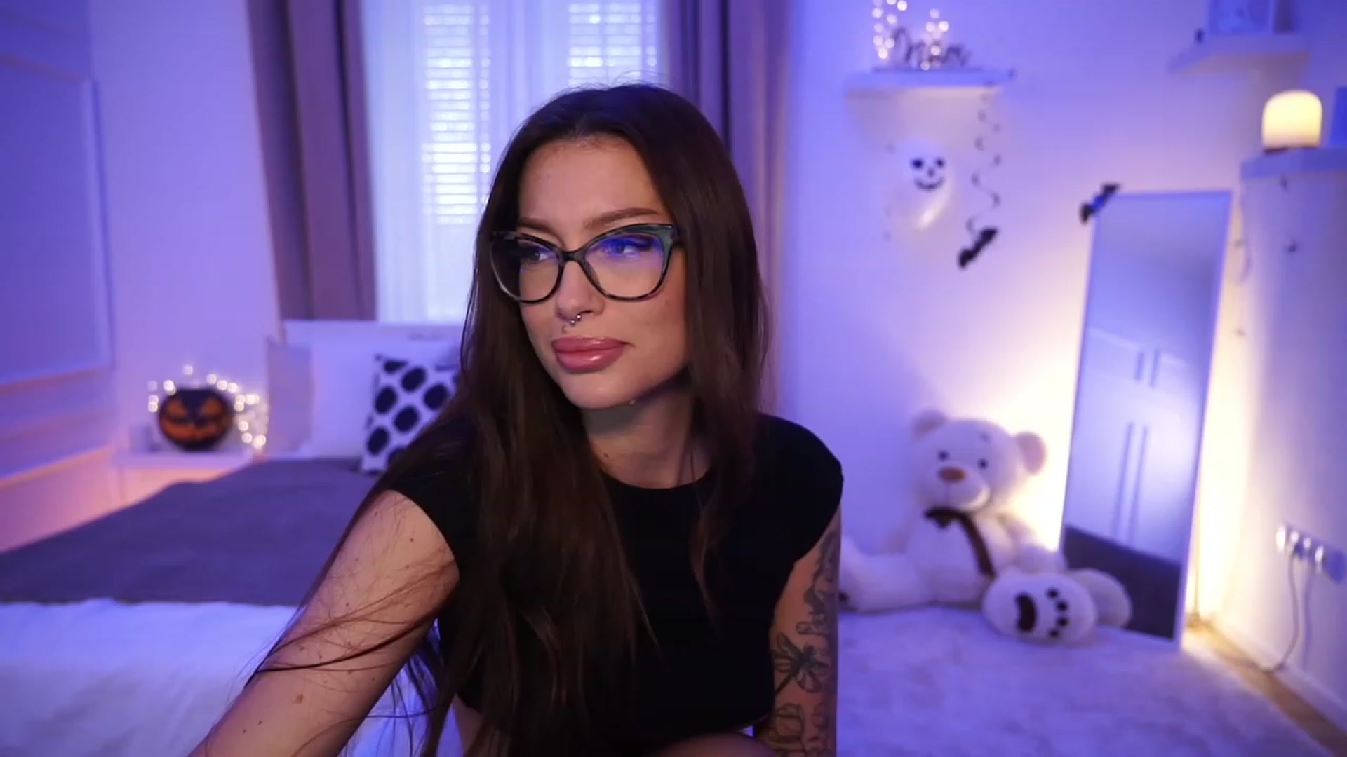 Gallery image thumbnail from blueexstacey's myfreecams stream on, 10/29/2023, 13:49 image 12 of 20