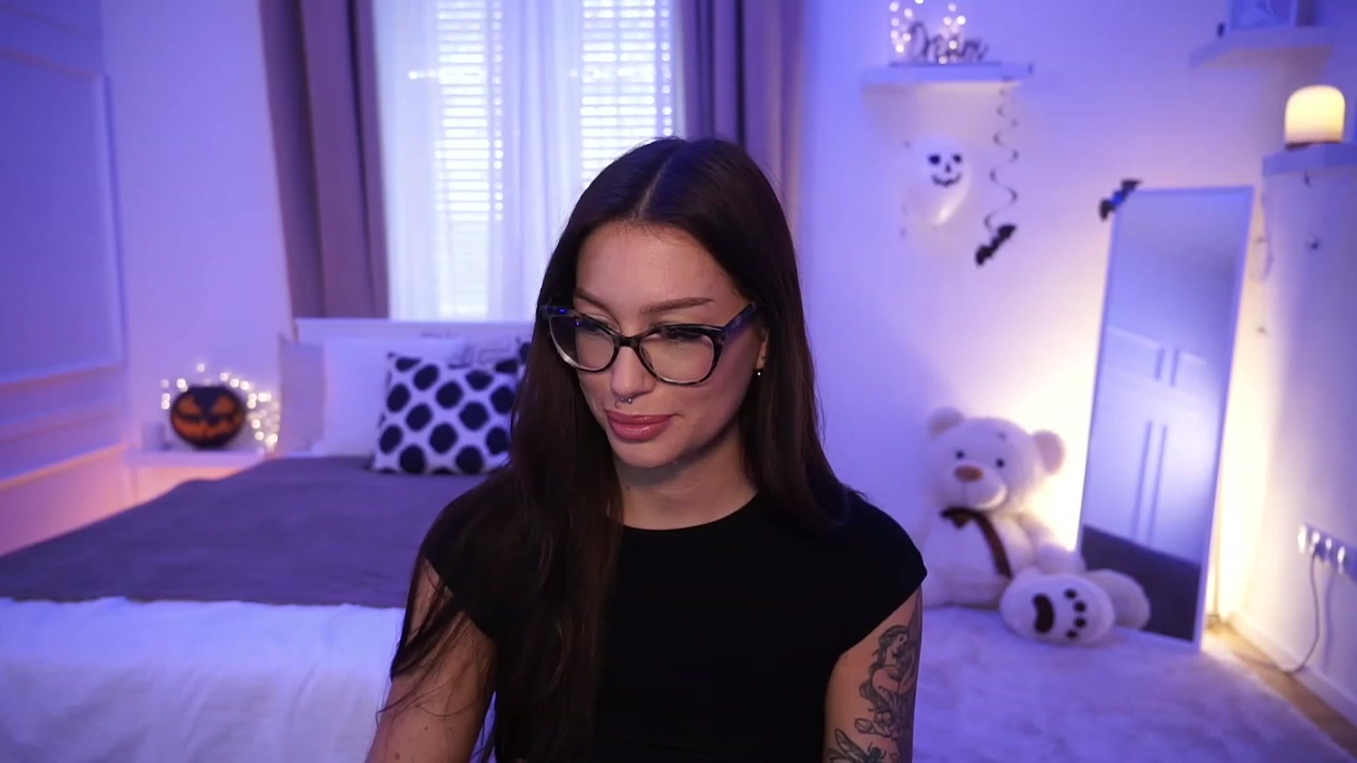Gallery image thumbnail from blueexstacey's myfreecams stream on, 10/29/2023, 13:49 image 17 of 20