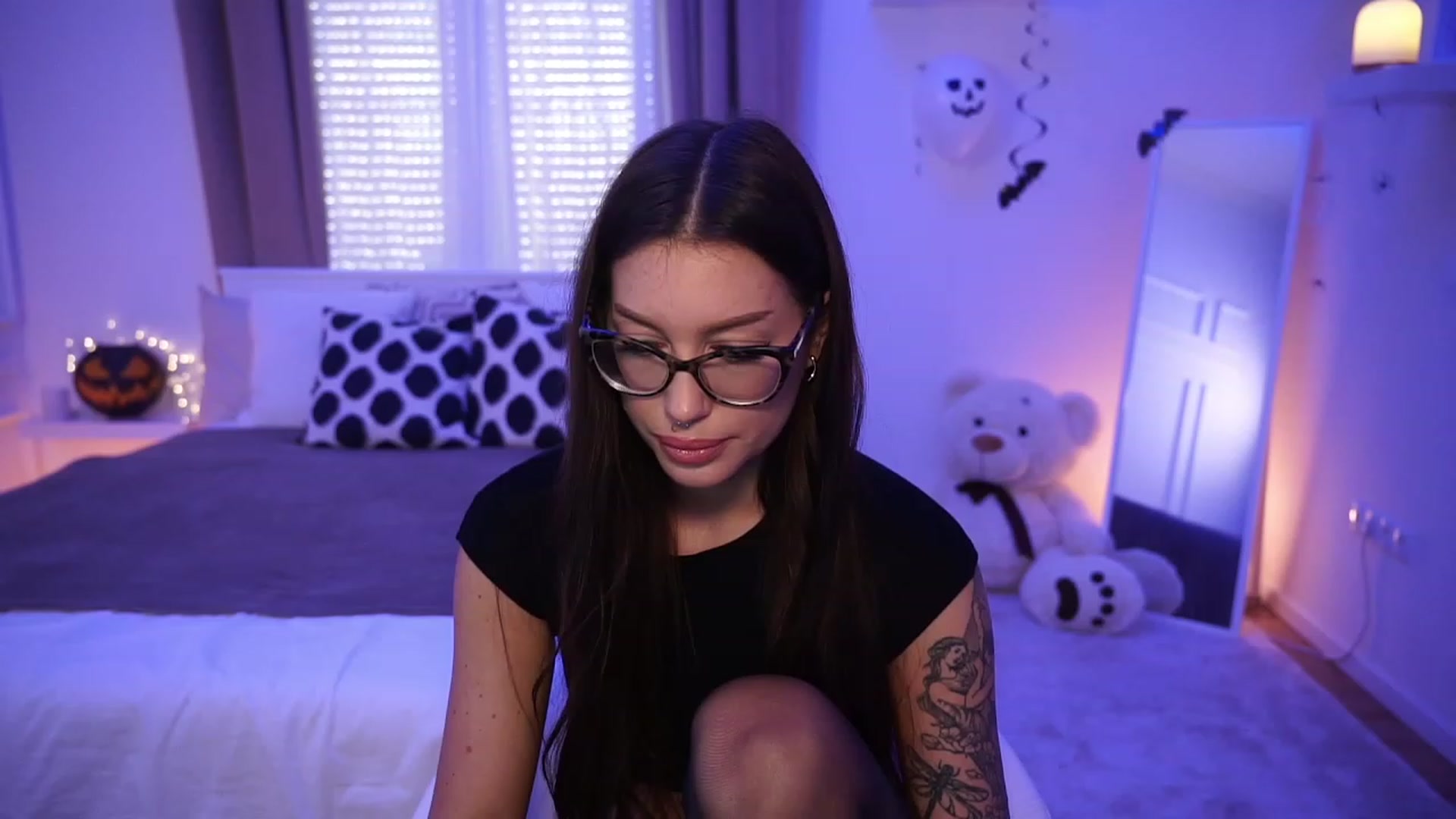 Gallery image thumbnail from blueexstacey's myfreecams stream on, 10/29/2023, 15:11 image 17 of 20