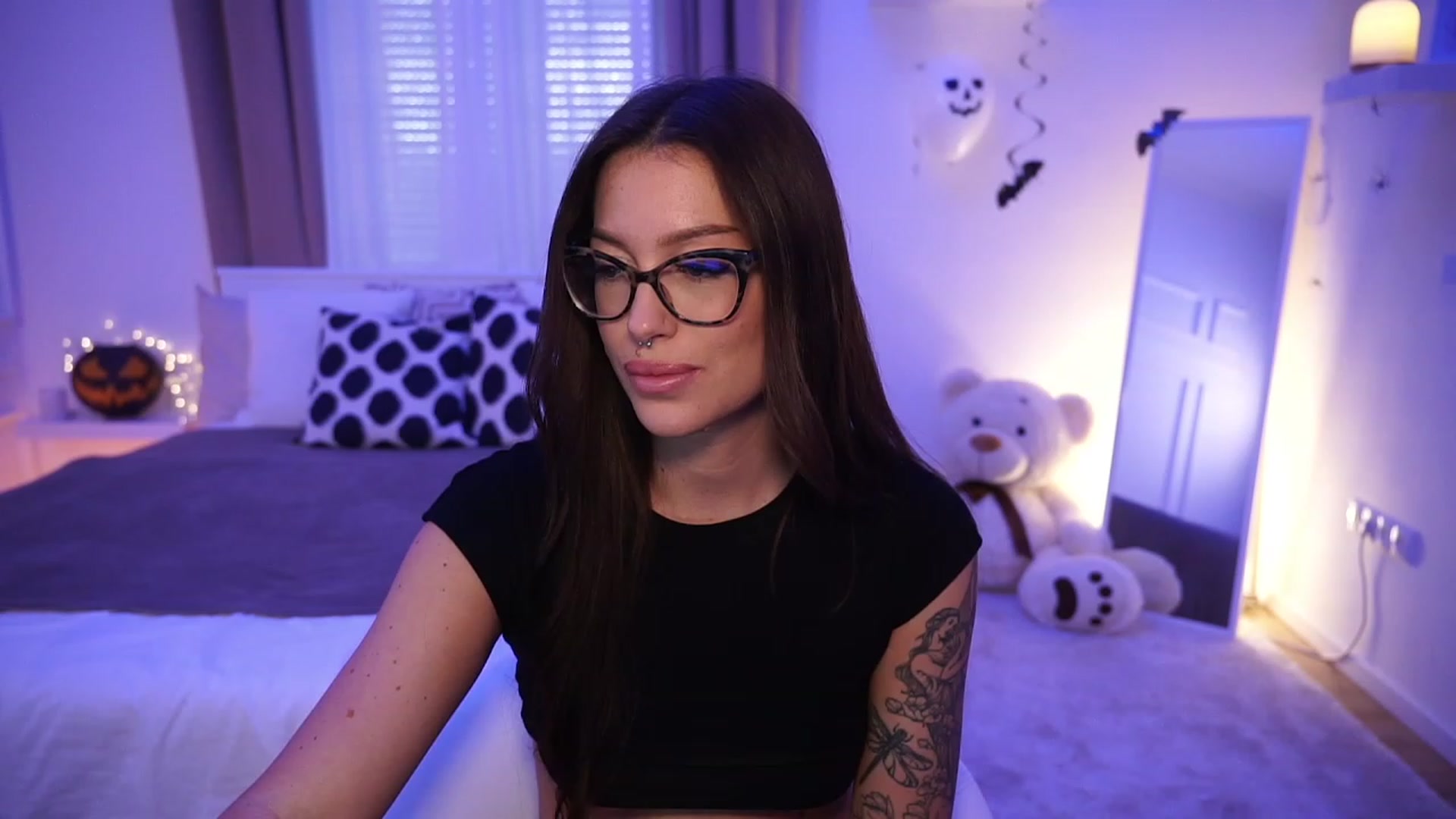Gallery image thumbnail from blueexstacey's myfreecams stream on, 10/29/2023, 15:11 image 2 of 20