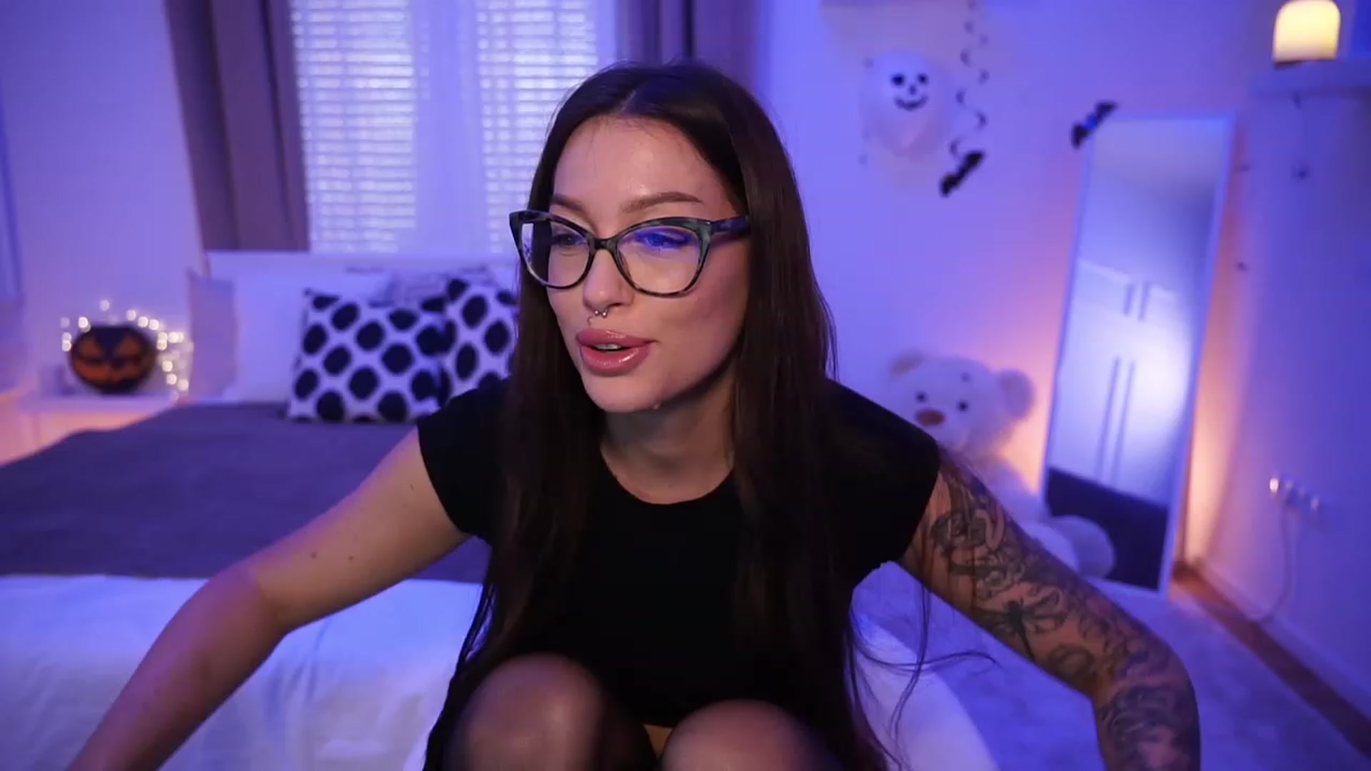 Gallery image thumbnail from blueexstacey's myfreecams stream on, 10/29/2023, 15:11 image 19 of 20