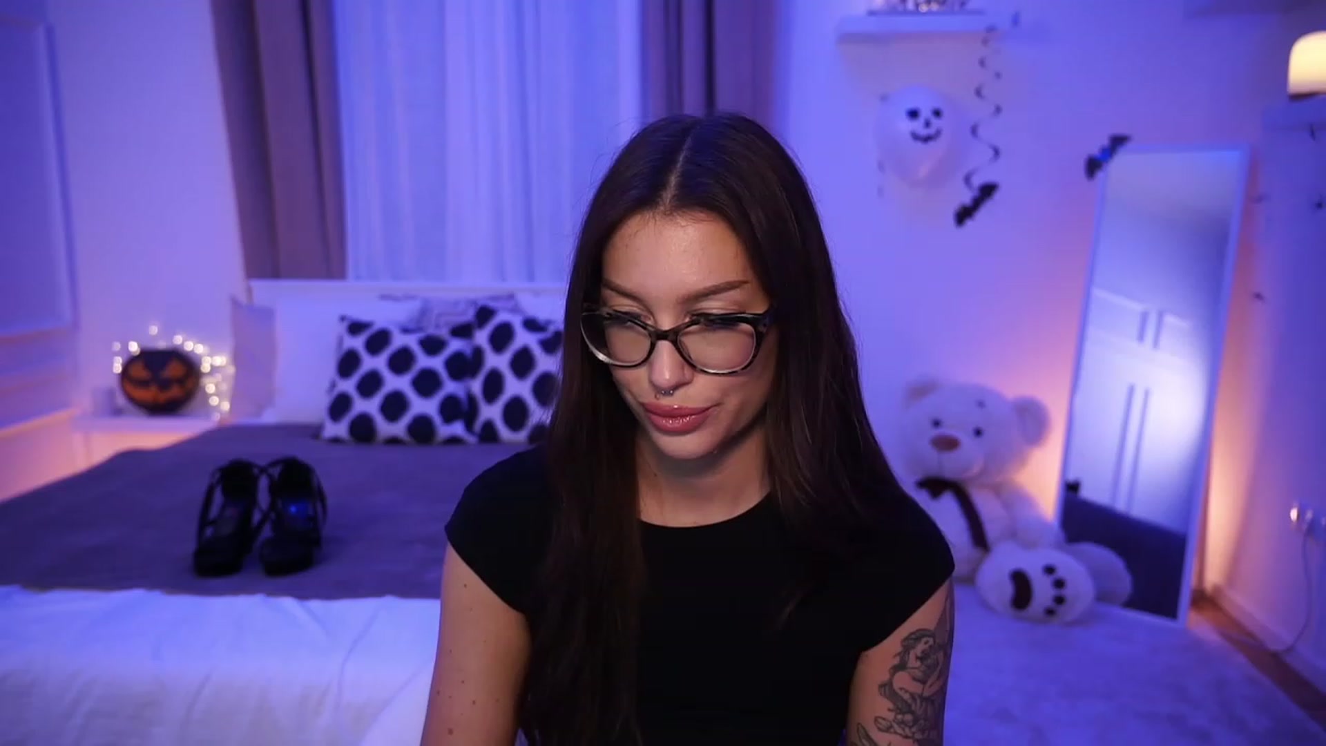 Gallery image thumbnail from blueexstacey's myfreecams stream on, 10/29/2023, 16:34 image 13 of 20