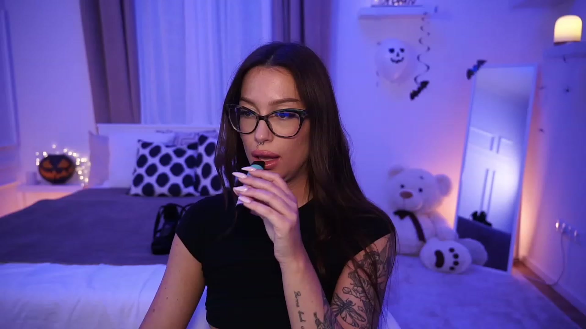 Gallery image thumbnail from blueexstacey's myfreecams stream on, 10/29/2023, 16:34 image 9 of 20