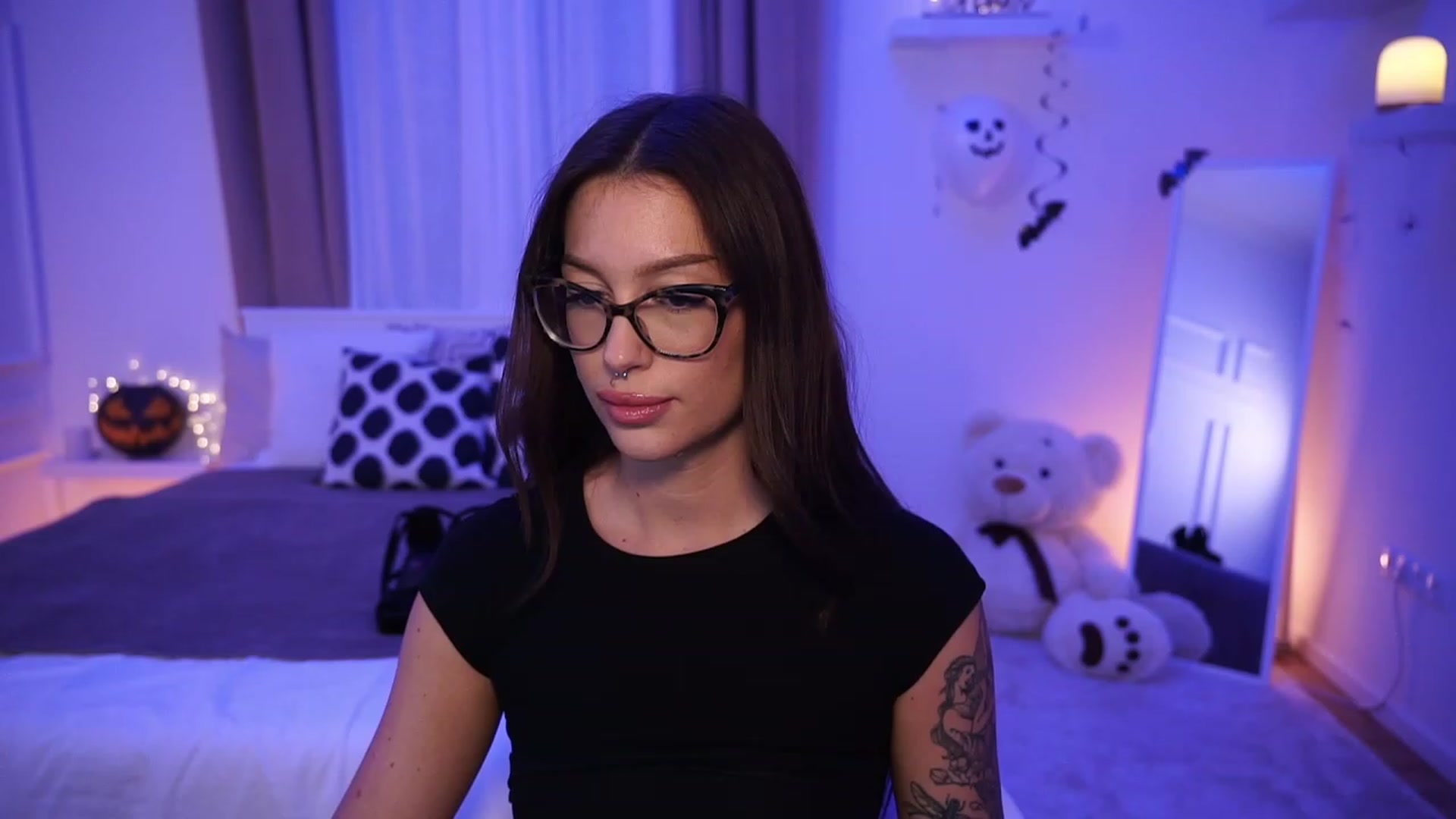 Gallery image thumbnail from blueexstacey's myfreecams stream on, 10/29/2023, 16:34 image 11 of 20