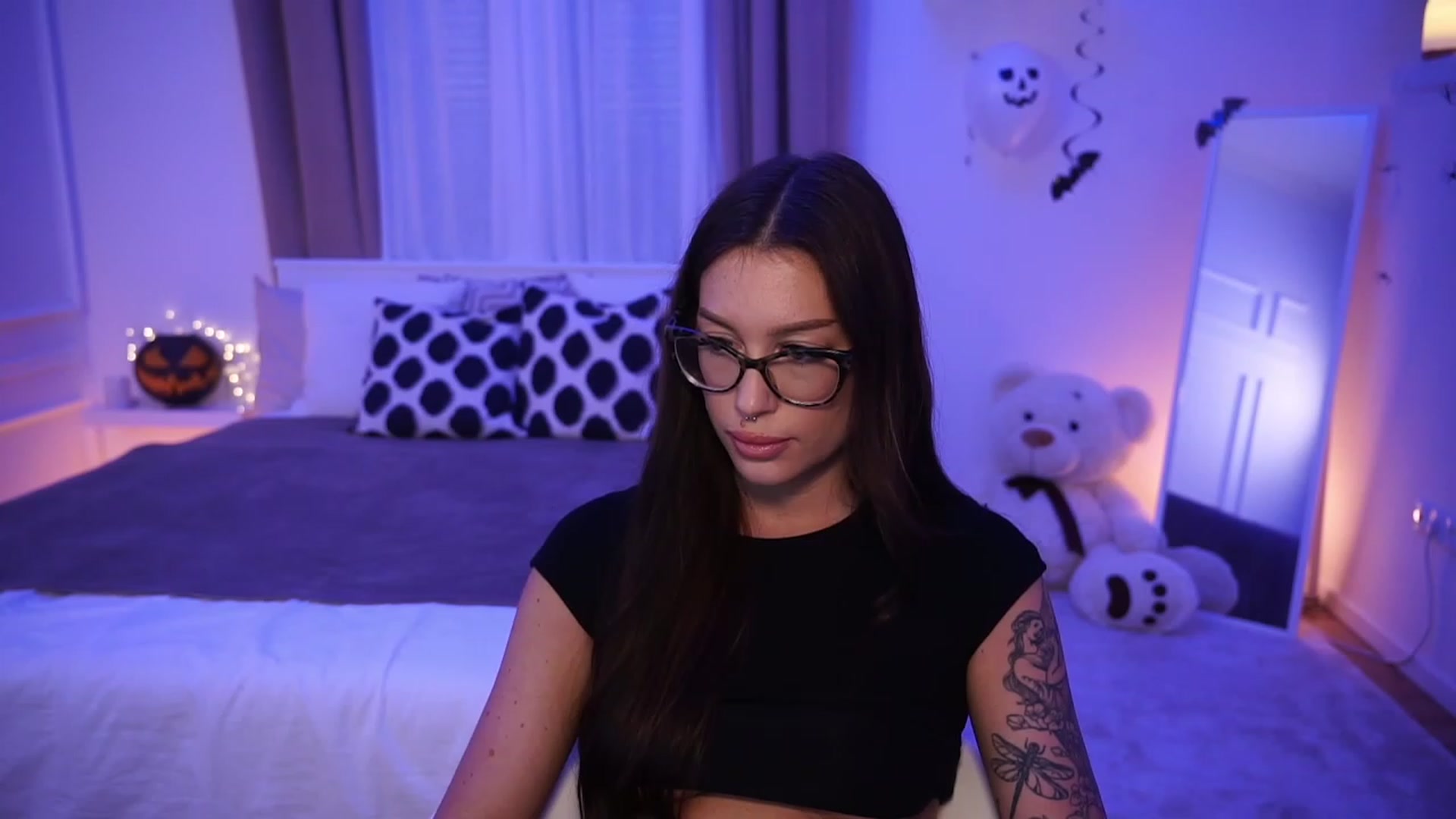 Gallery image thumbnail from blueexstacey's myfreecams stream on, 10/29/2023, 16:34 image 5 of 20