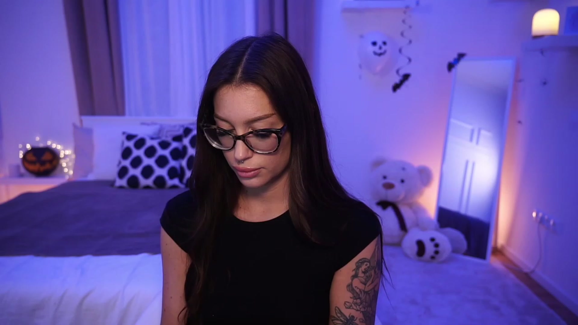 Gallery image thumbnail from blueexstacey's myfreecams stream on, 10/29/2023, 18:31 image 5 of 20