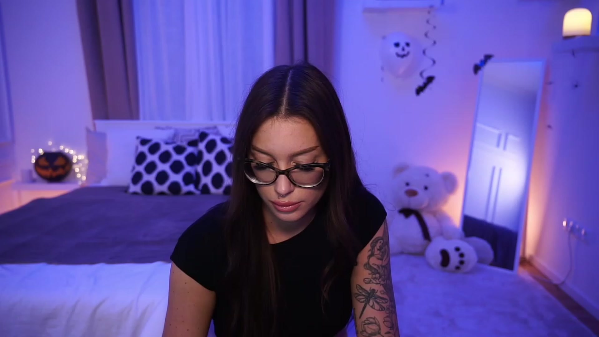 Gallery image thumbnail from blueexstacey's myfreecams stream on, 10/29/2023, 18:31 image 15 of 20
