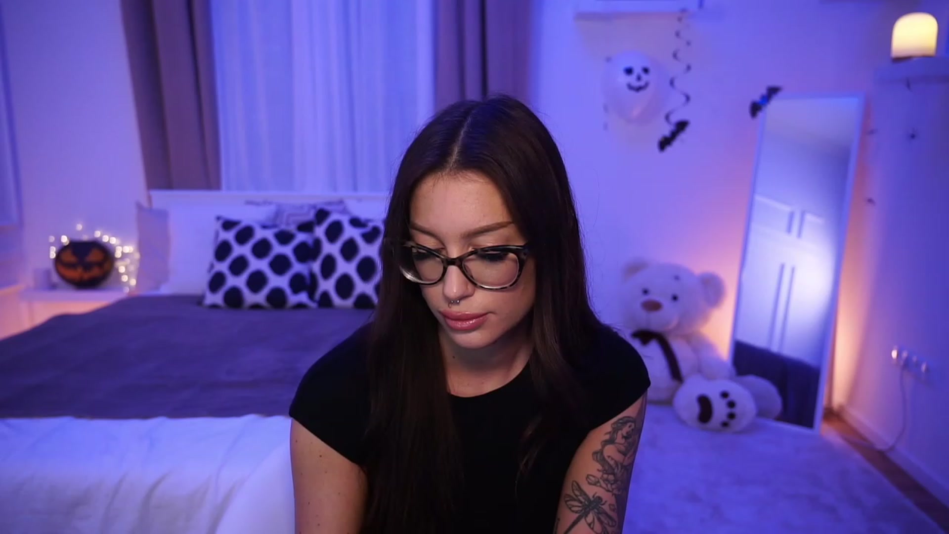 Gallery image thumbnail from blueexstacey's myfreecams stream on, 10/29/2023, 18:31 image 14 of 20