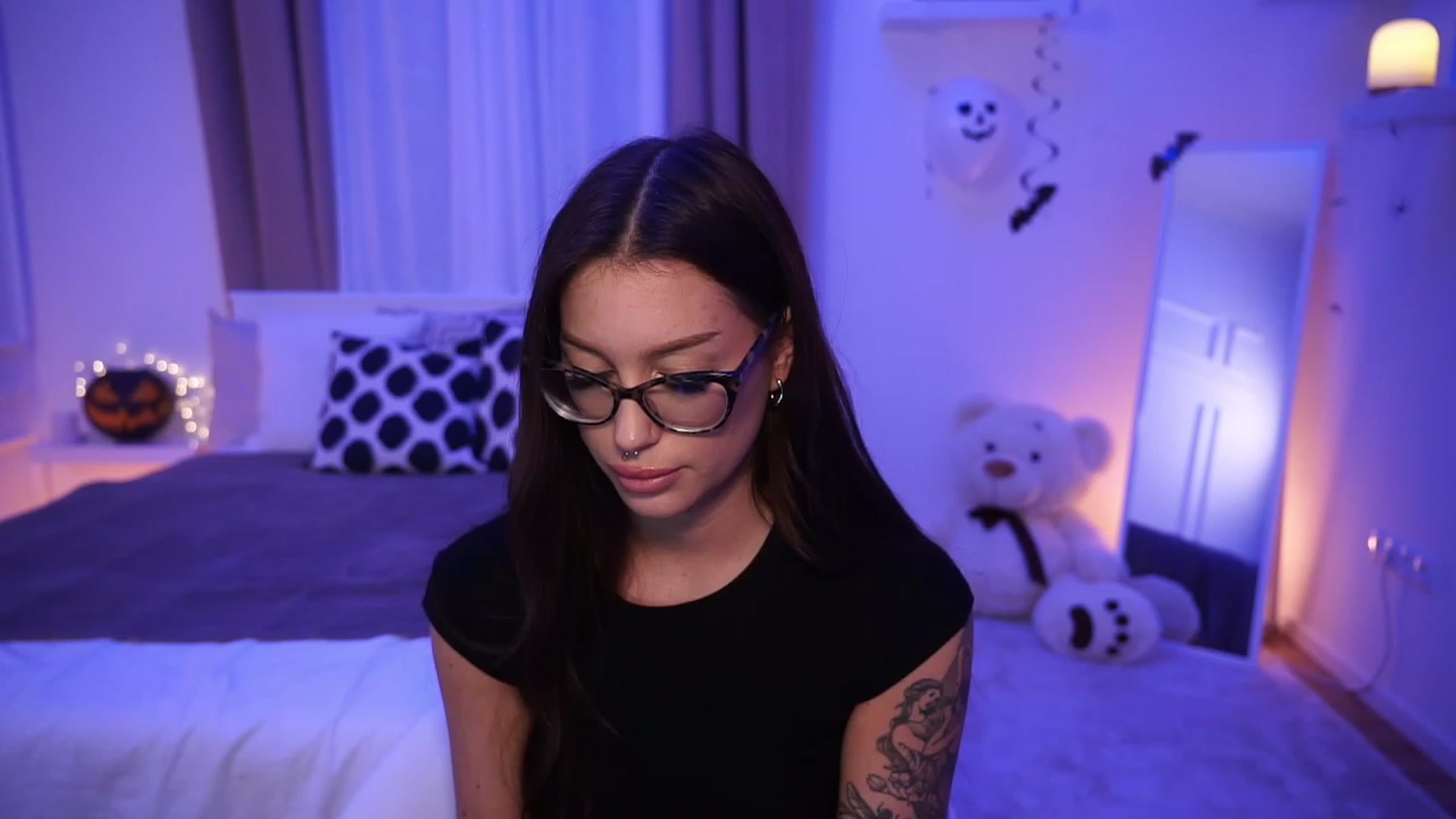 Gallery image thumbnail from blueexstacey's myfreecams stream on, 10/29/2023, 18:31 image 7 of 20