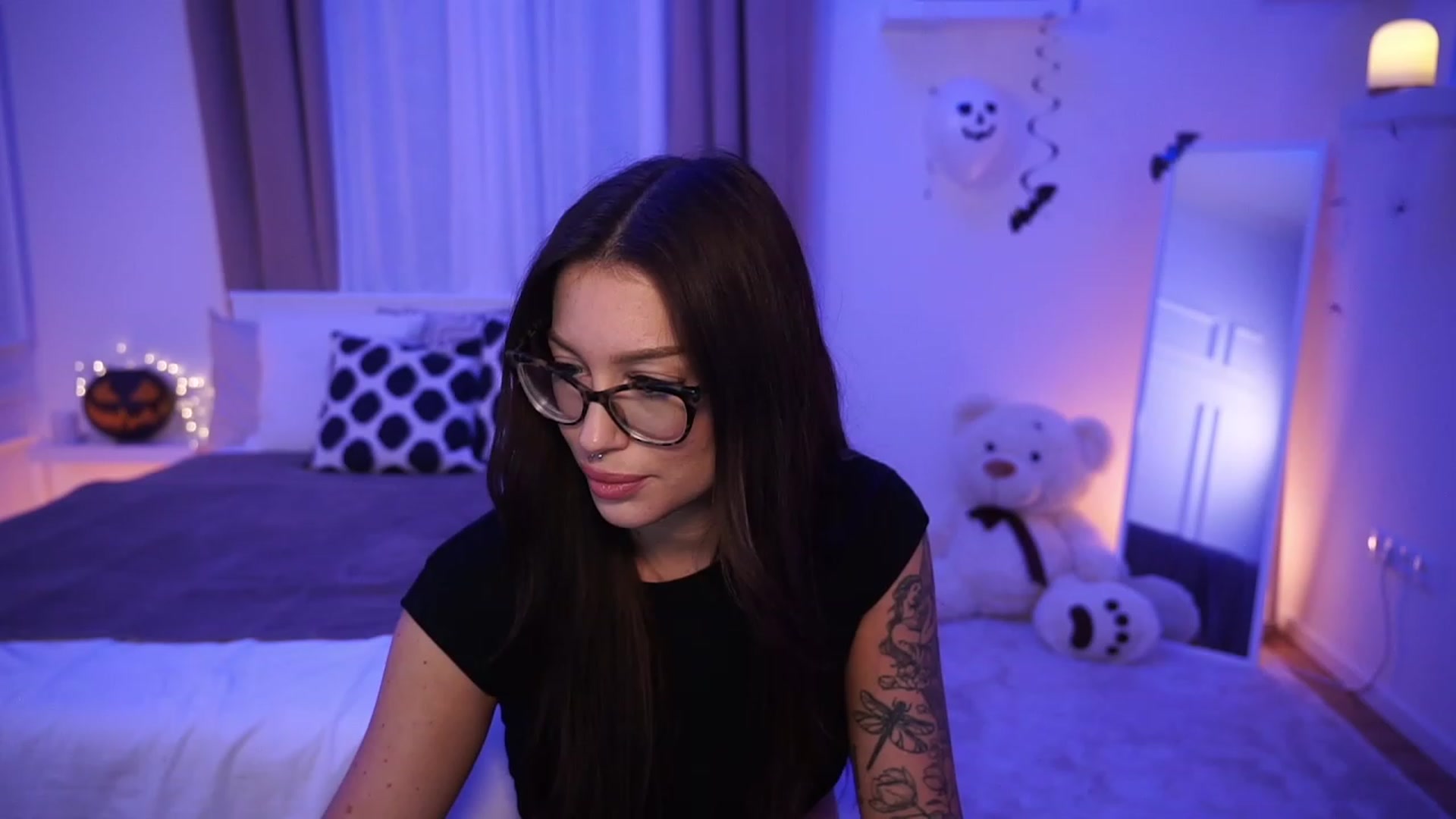 Gallery image thumbnail from blueexstacey's myfreecams stream on, 10/29/2023, 18:31 image 17 of 20