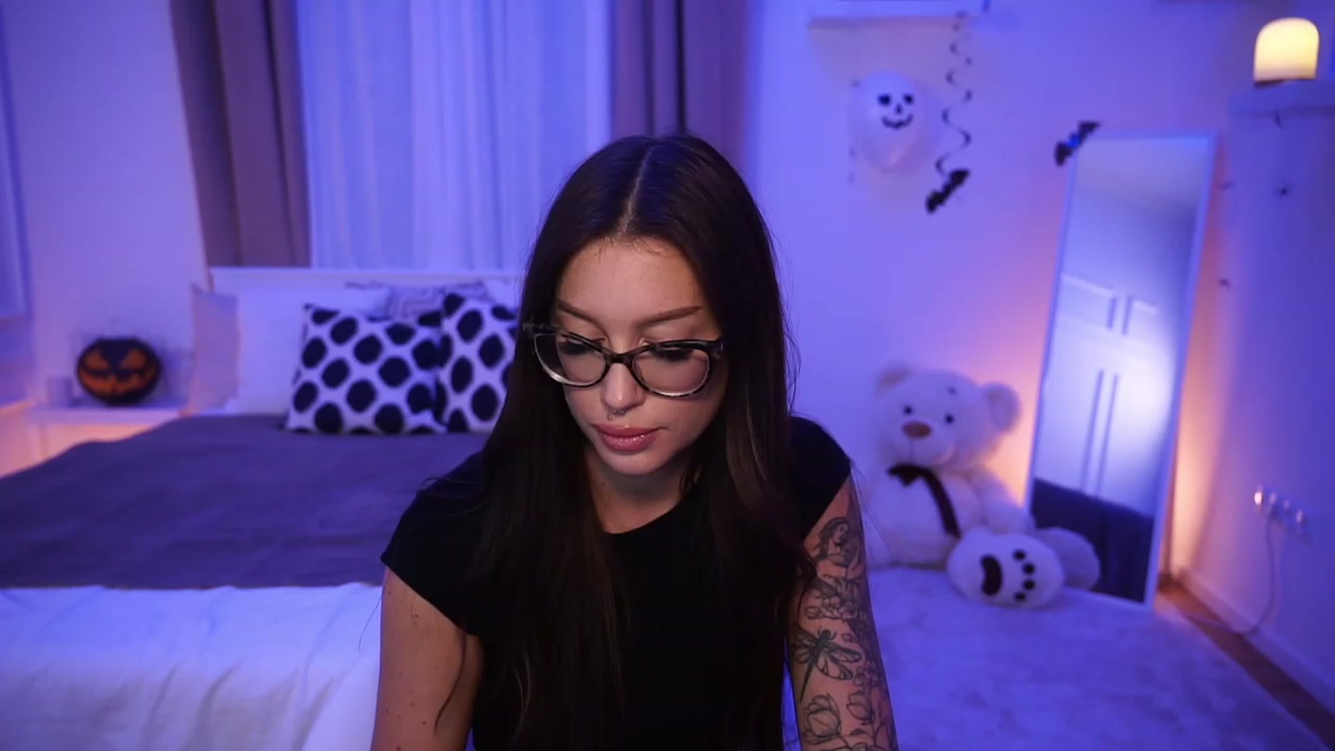 Gallery image thumbnail from blueexstacey's myfreecams stream on, 10/29/2023, 18:31 image 19 of 20