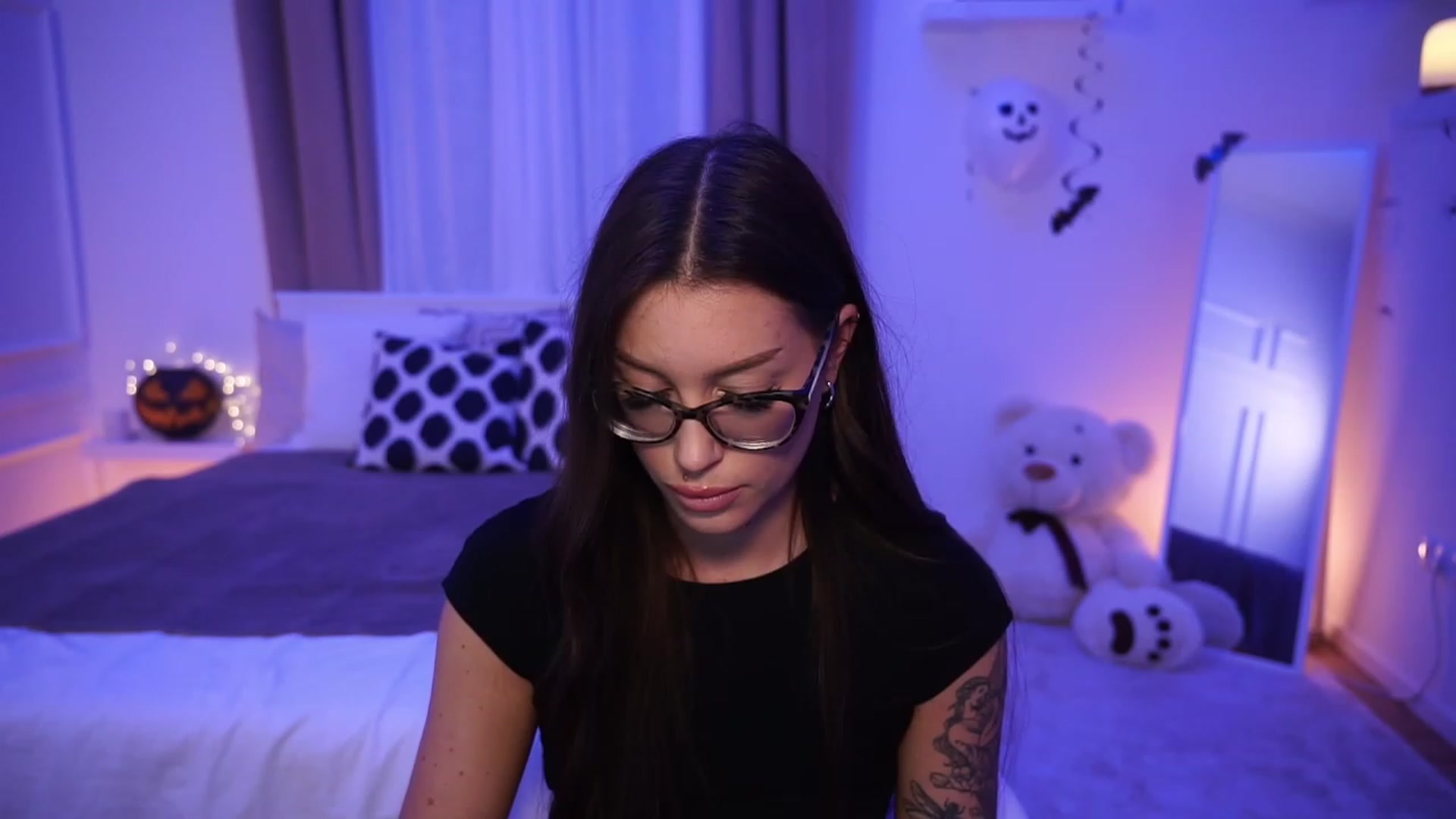 Gallery image thumbnail from blueexstacey's myfreecams stream on, 10/29/2023, 18:31 image 1 of 20