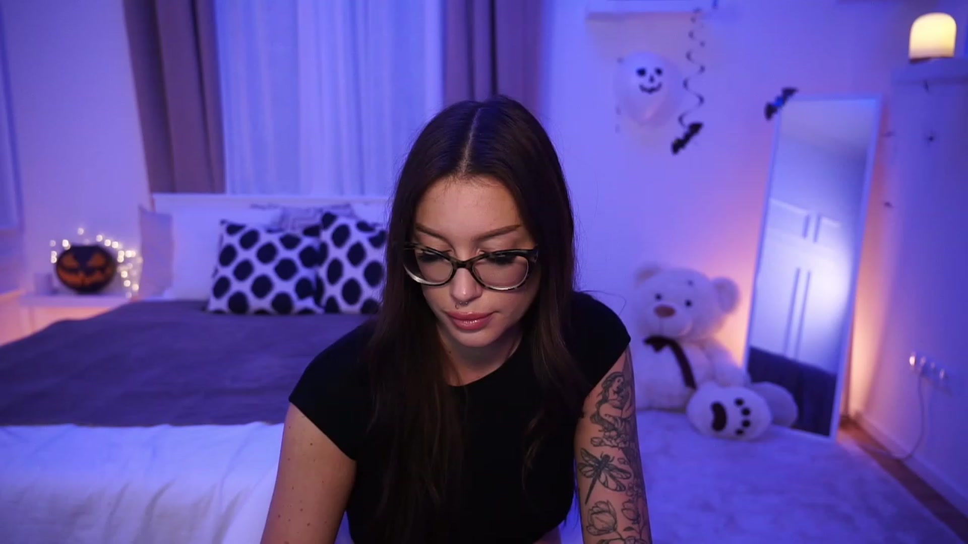 Gallery image thumbnail from blueexstacey's myfreecams stream on, 10/29/2023, 18:31 image 13 of 20
