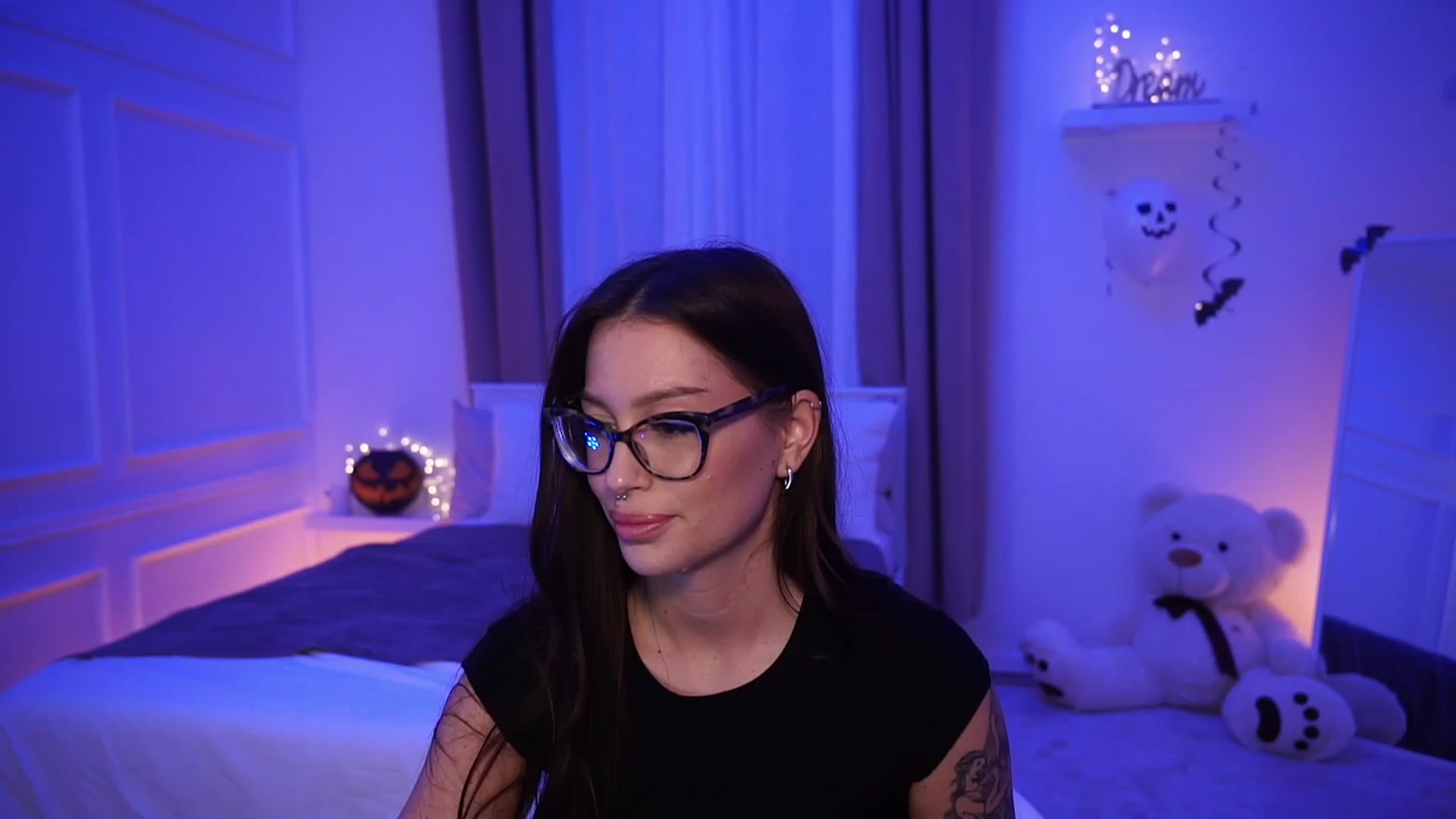 Gallery image thumbnail from blueexstacey's myfreecams stream on, 10/29/2023, 22:24 image 14 of 20