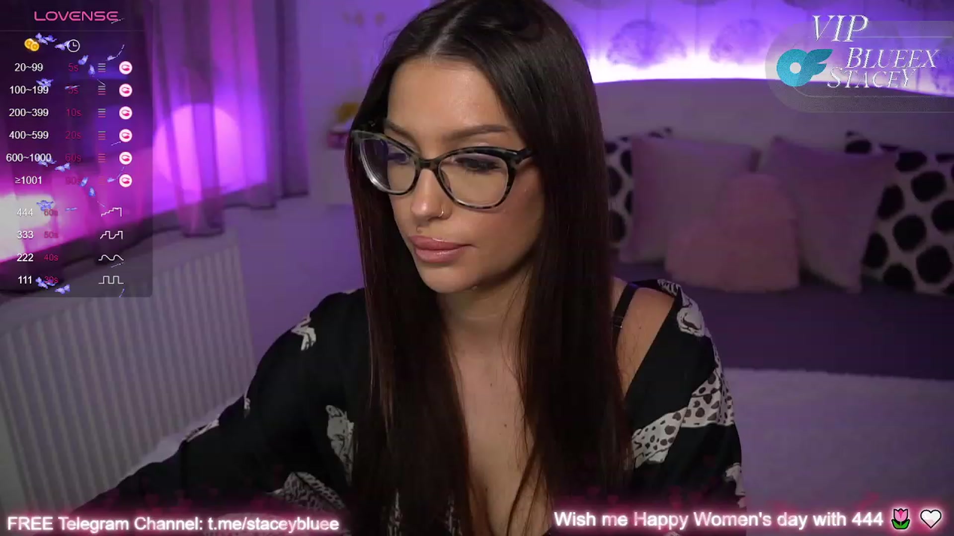 Gallery image thumbnail from blueexstacey's myfreecams stream on, 03/08/2024, 18:34 image 3 of 20