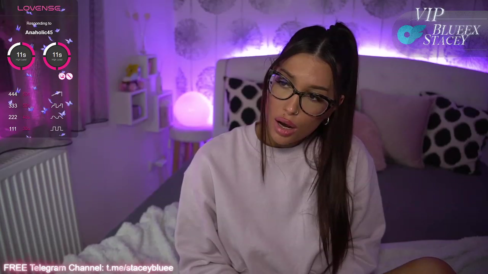 Gallery image thumbnail from blueexstacey's myfreecams stream on, 03/12/2024, 23:08 image 18 of 20