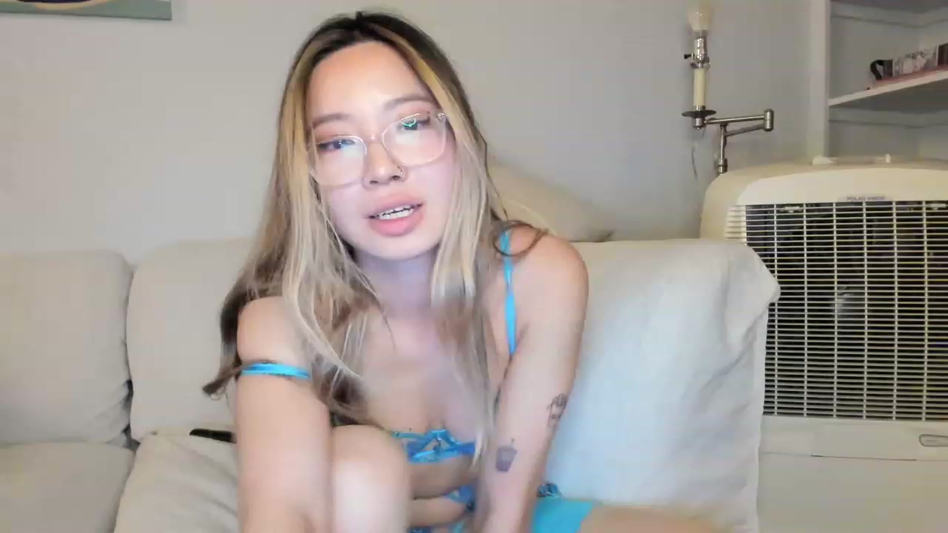 Gallery image thumbnail from bobaprincess's myfreecams stream on, 11/14/2022, 11:21 image 16 of 20