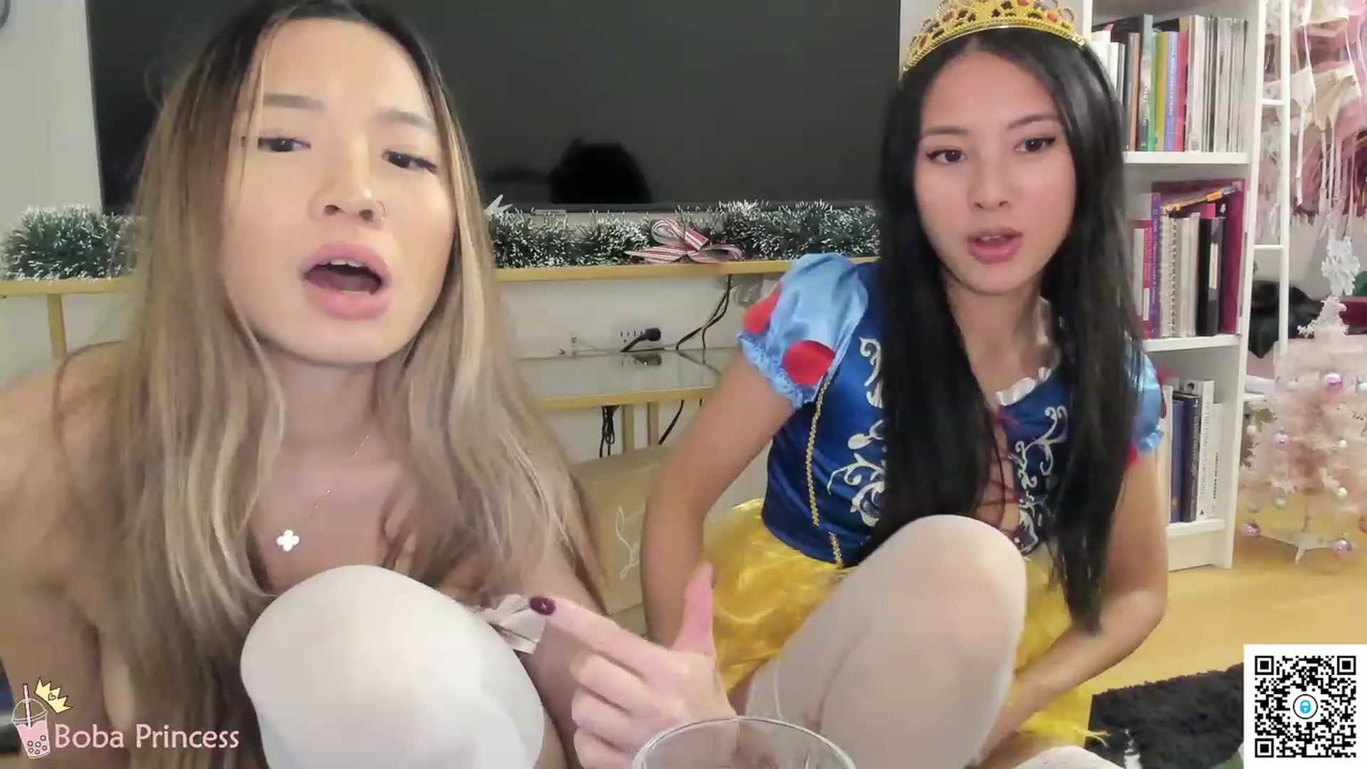 Gallery image thumbnail from bobaprincess's myfreecams stream on, 12/29/2022, 09:05 image 14 of 20