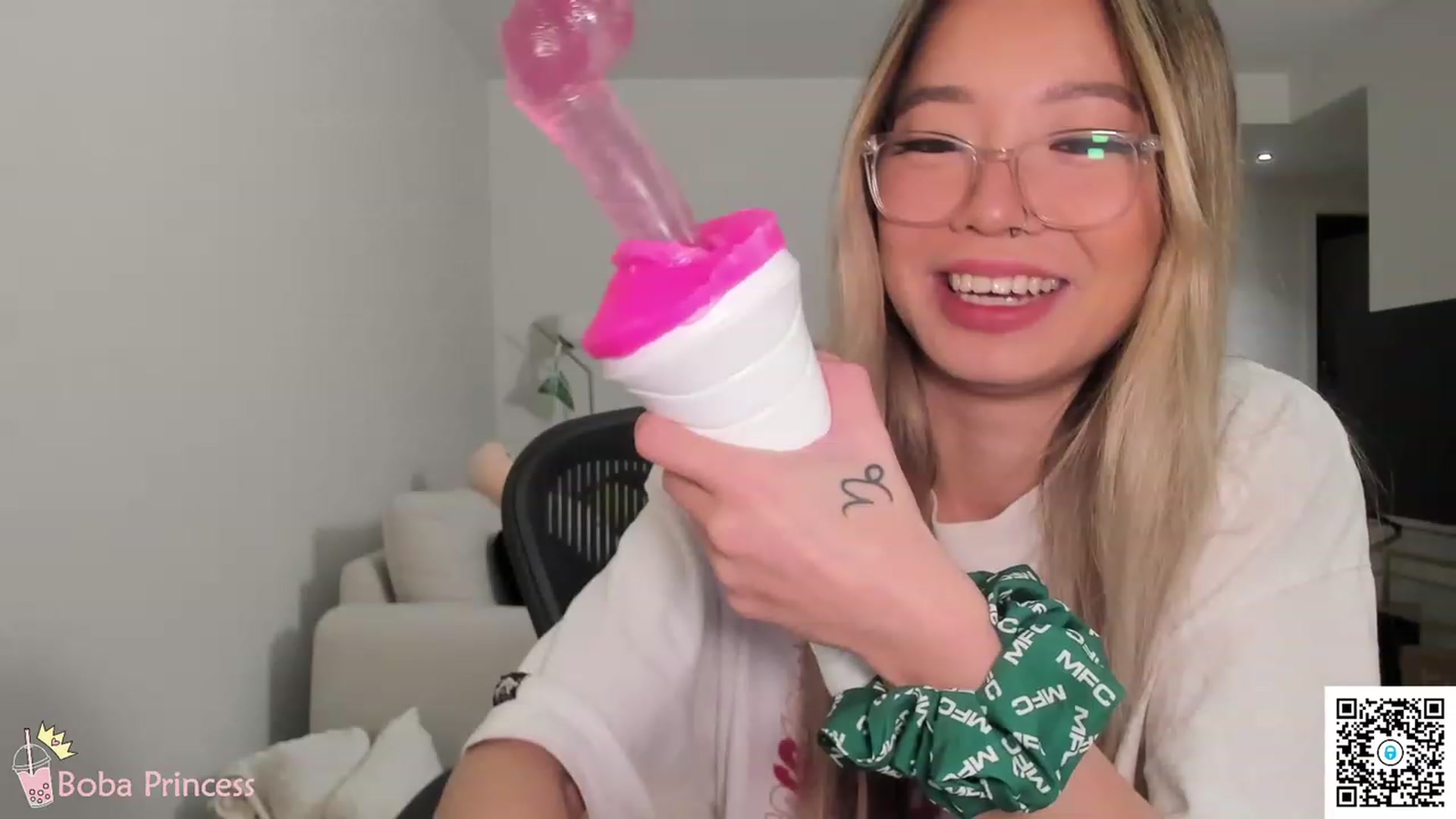 Gallery image thumbnail from bobaprincess's myfreecams stream on, 02/05/2023, 07:20 image 16 of 20