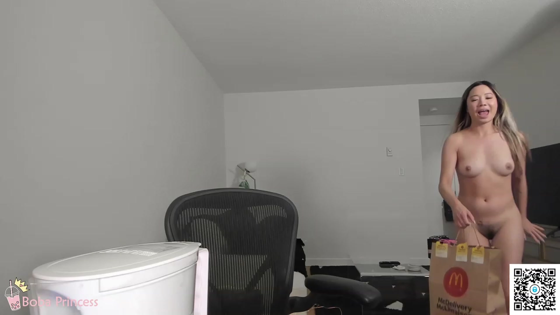 Gallery image thumbnail from bobaprincess's myfreecams stream on, 04/12/2023, 08:44 image 7 of 20