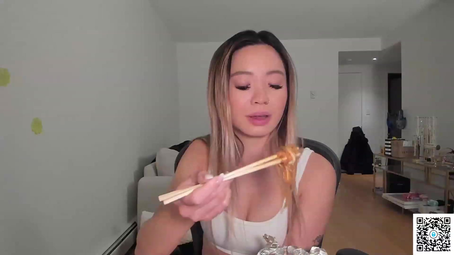 Gallery image thumbnail from bobaprincess's myfreecams stream on, 04/20/2023, 06:13 image 19 of 20