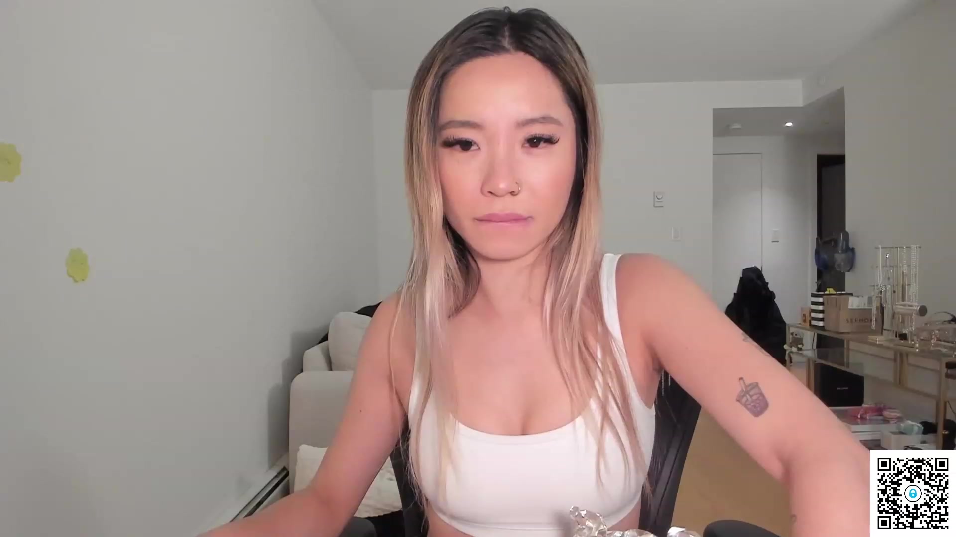 Gallery image thumbnail from bobaprincess's myfreecams stream on, 04/20/2023, 06:13 image 14 of 20